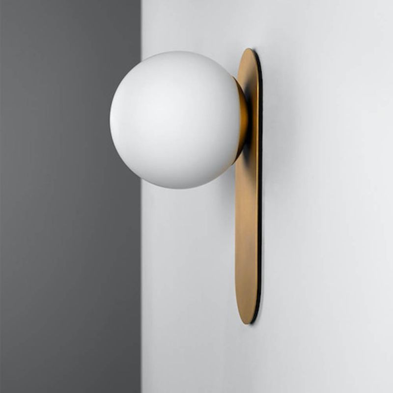 Schwung Adrion Globe Wall Light | Medium