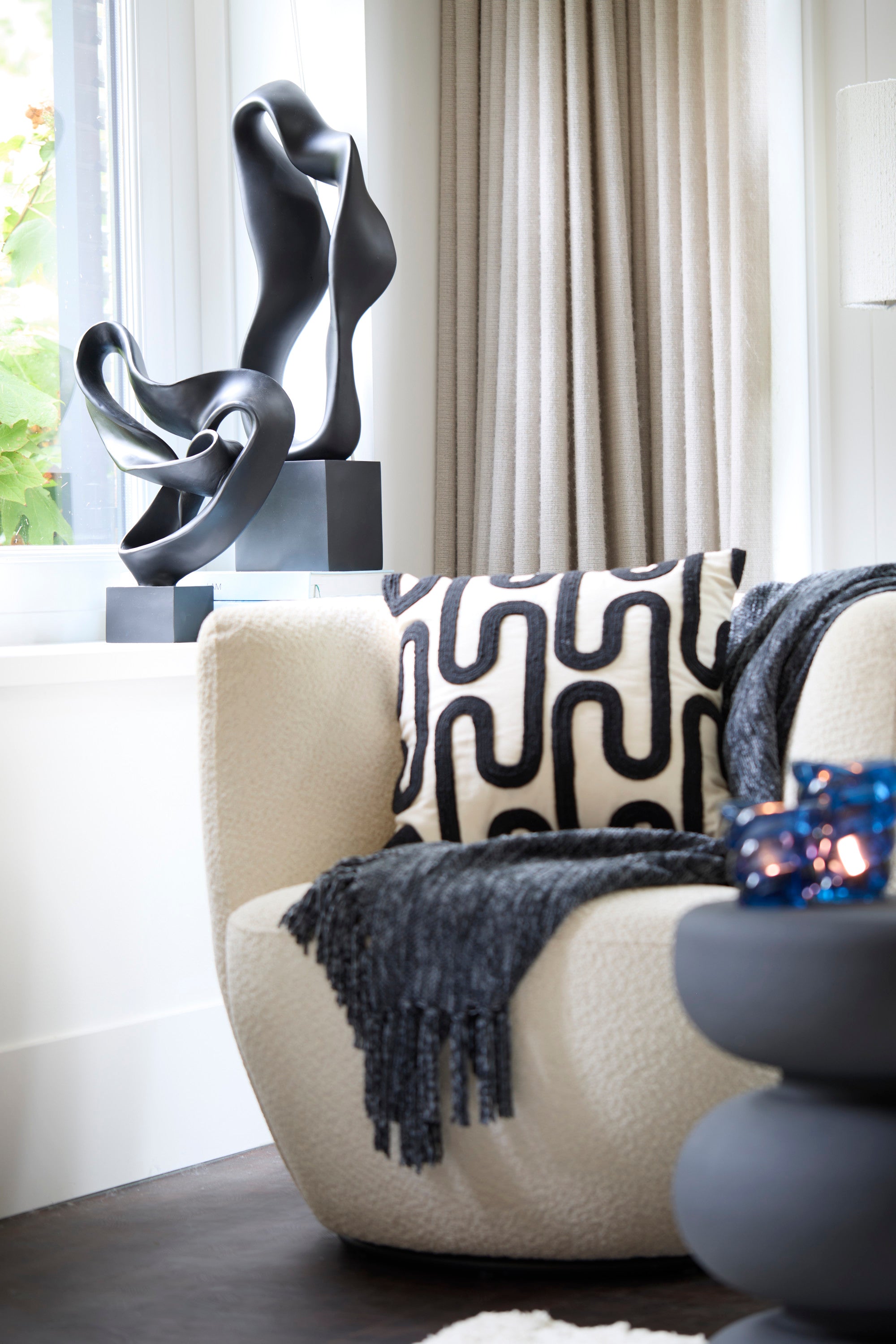 Najac Matt Black Ornament