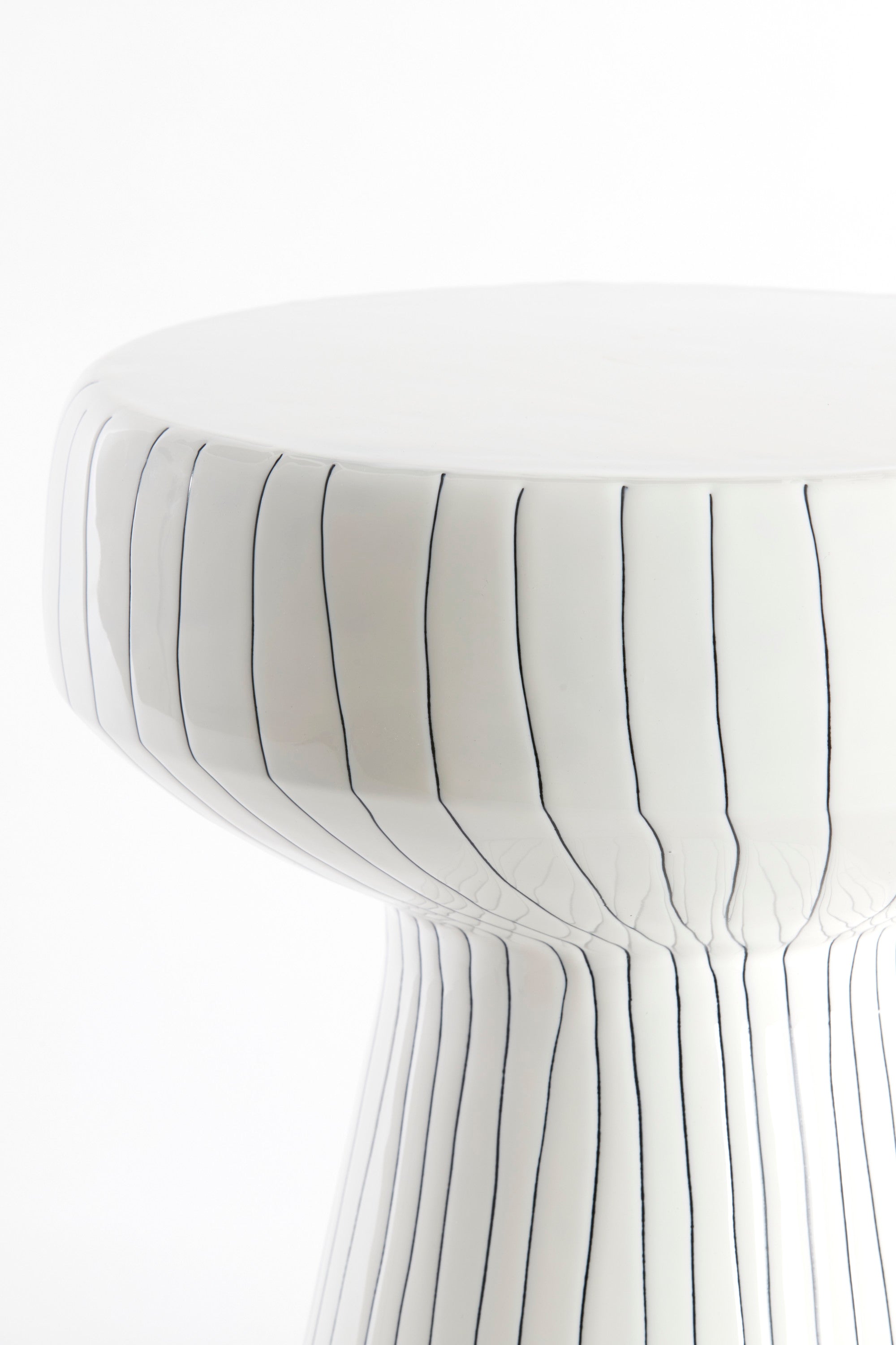 Dakwa Gloss White & Black Metal Round Side Table 42cm