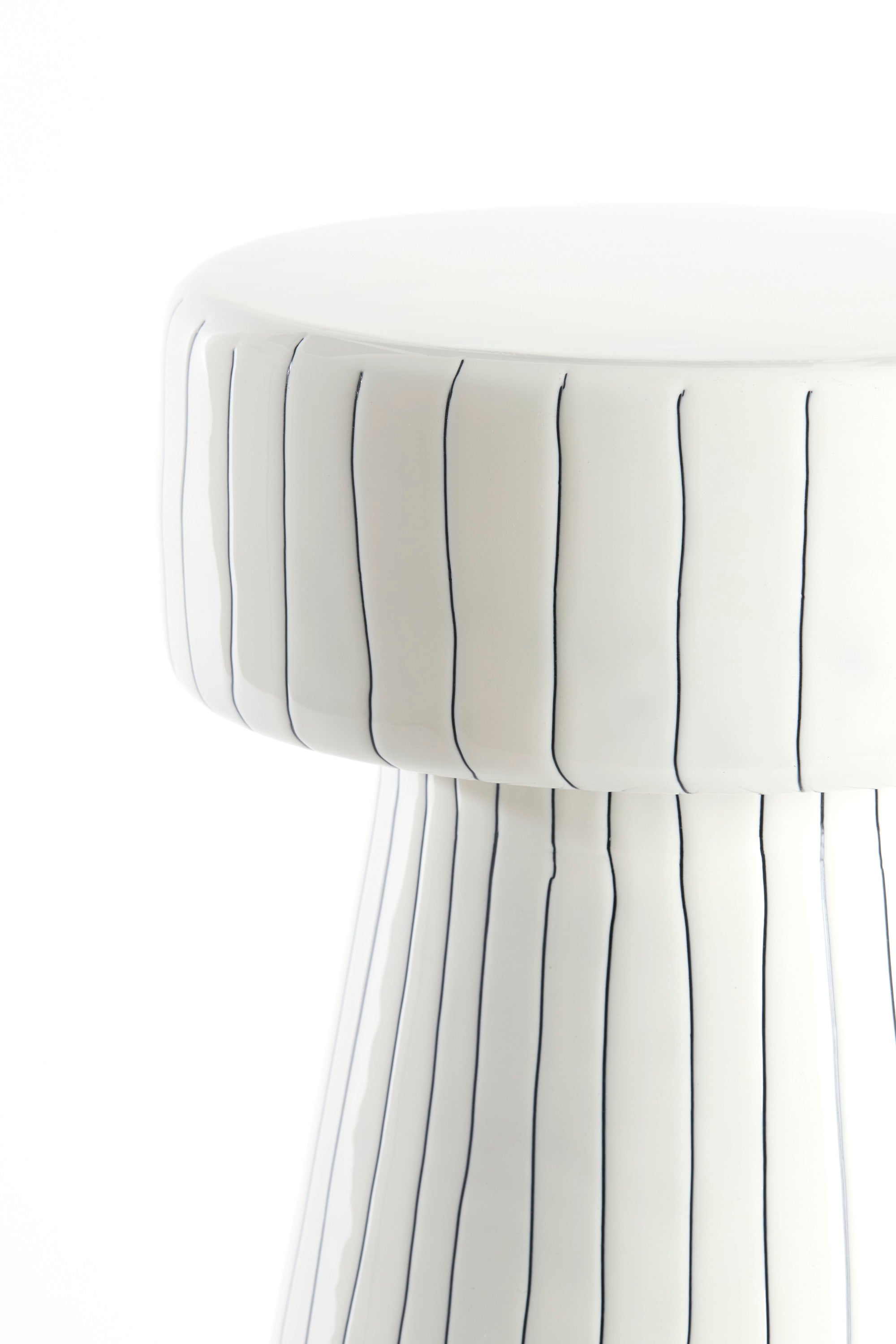 Dakwa Gloss White & Black Metal Round Side Table 47cm