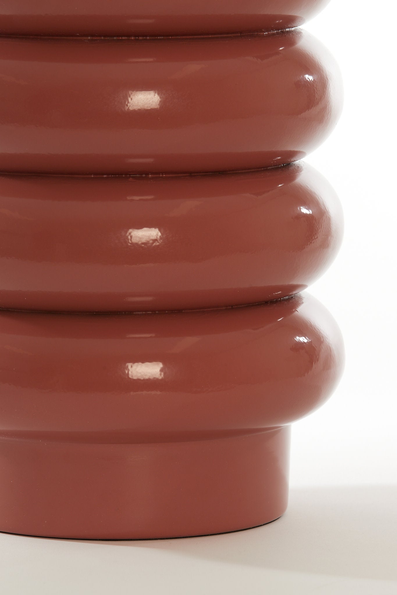 Mirogi Coral Ribbed Metal Round Side Table