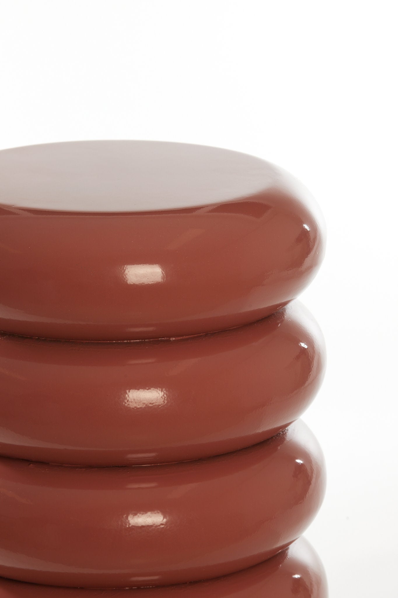 Mirogi Coral Ribbed Metal Round Side Table