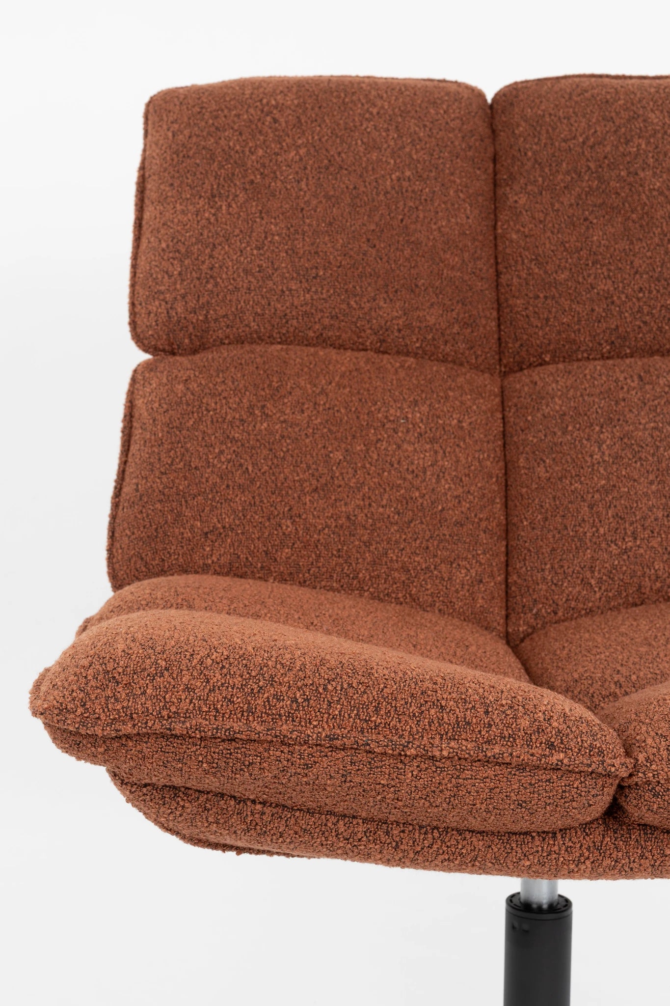 Vix Terra Red Velvet Lounge Chair