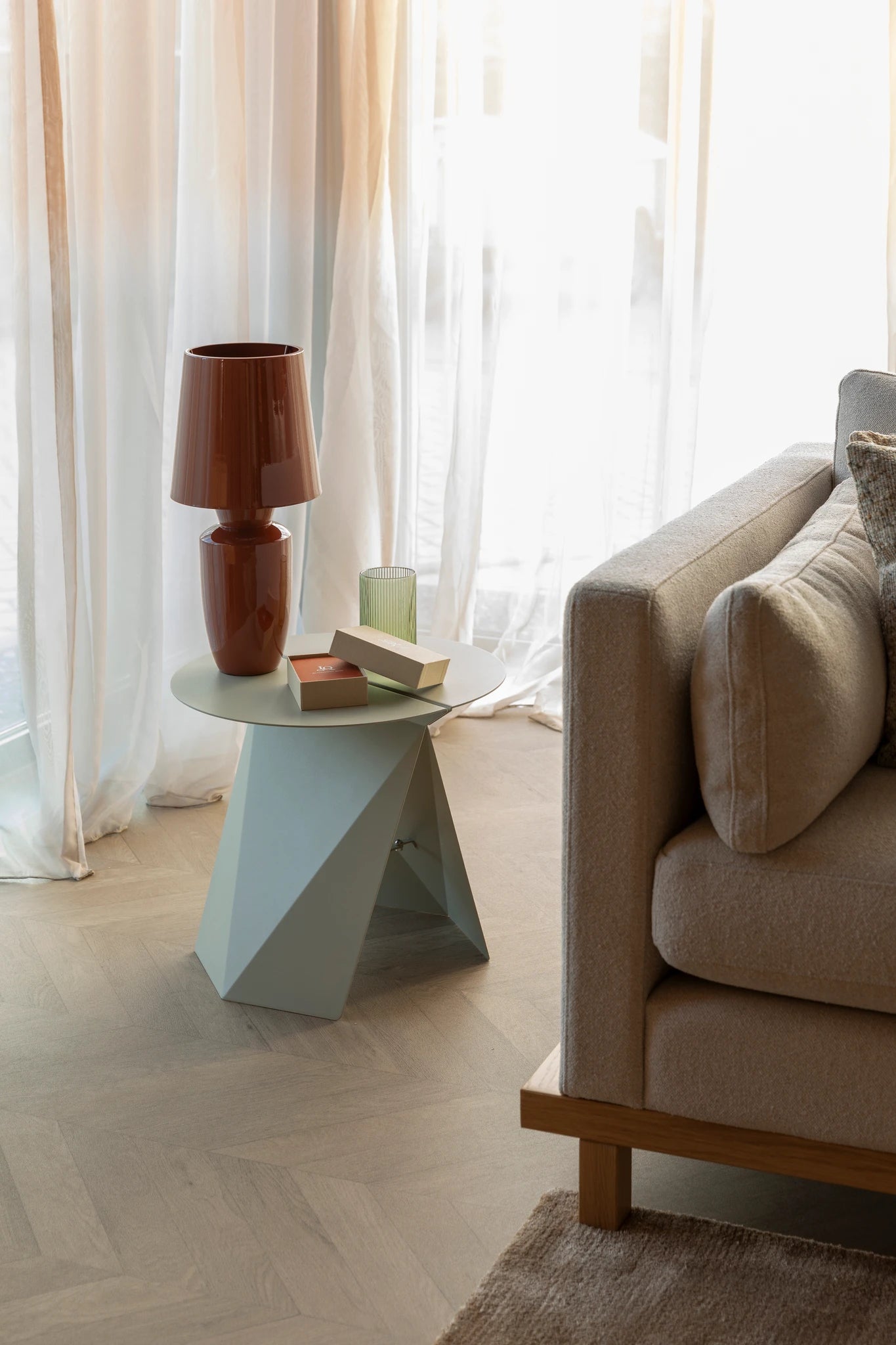 Zuiver Classy Terra Red Iron Table Lamp
