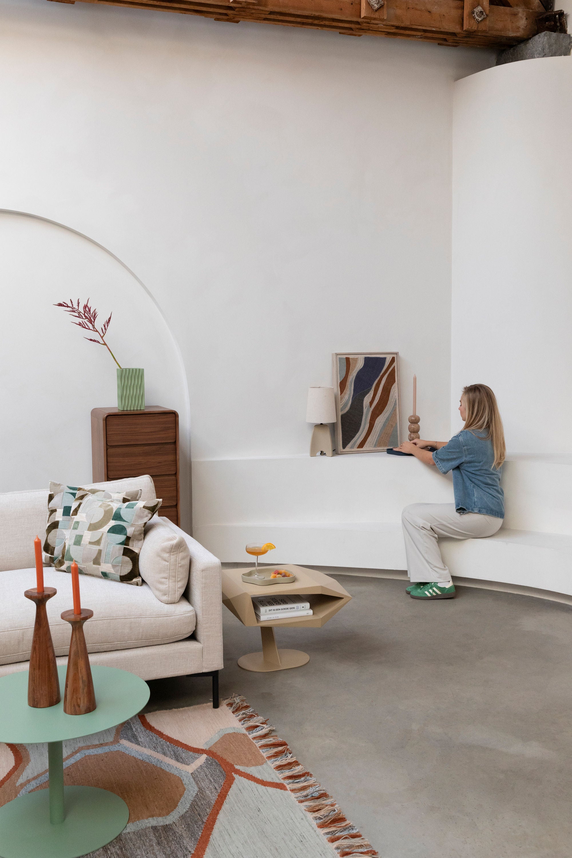 Zuiver North Space Beige Resin Side Table