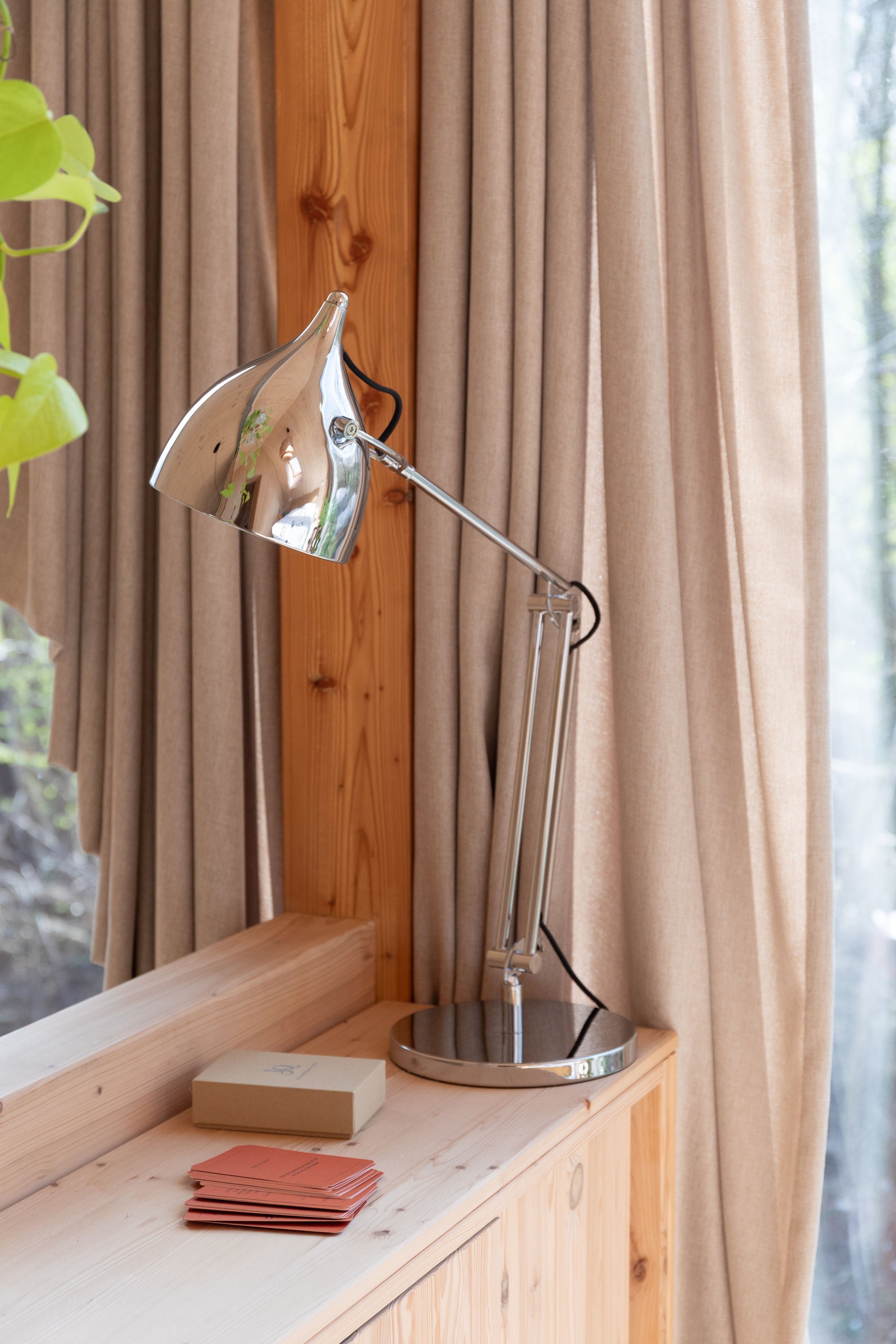 Zuiver Reader Chrome Table Lamp