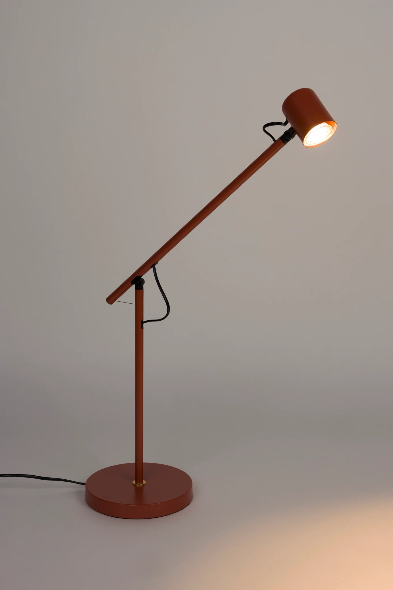 Aero Red Iron Table Lamp