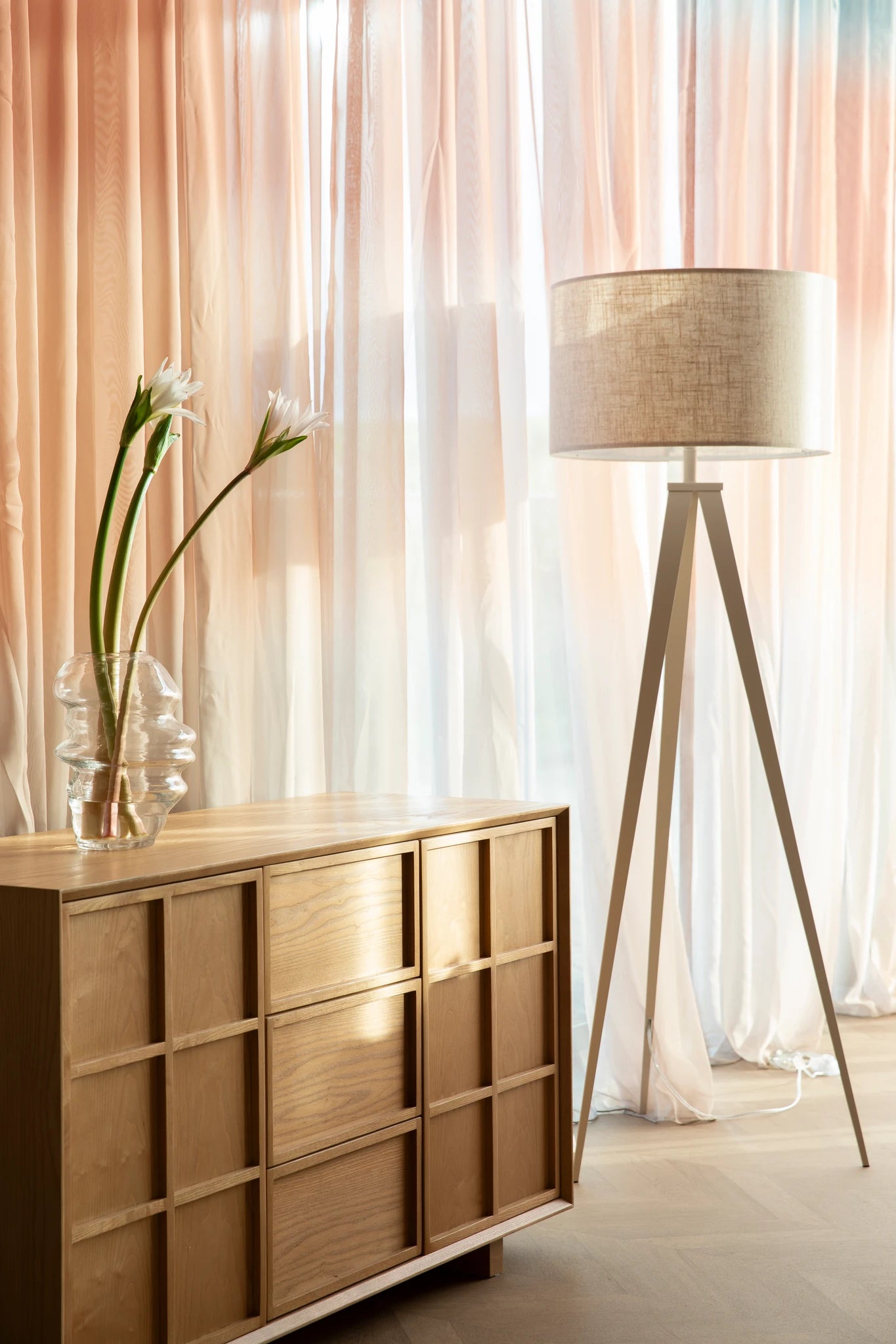 Zuiver Tripod Beige Iron Floor Lamp