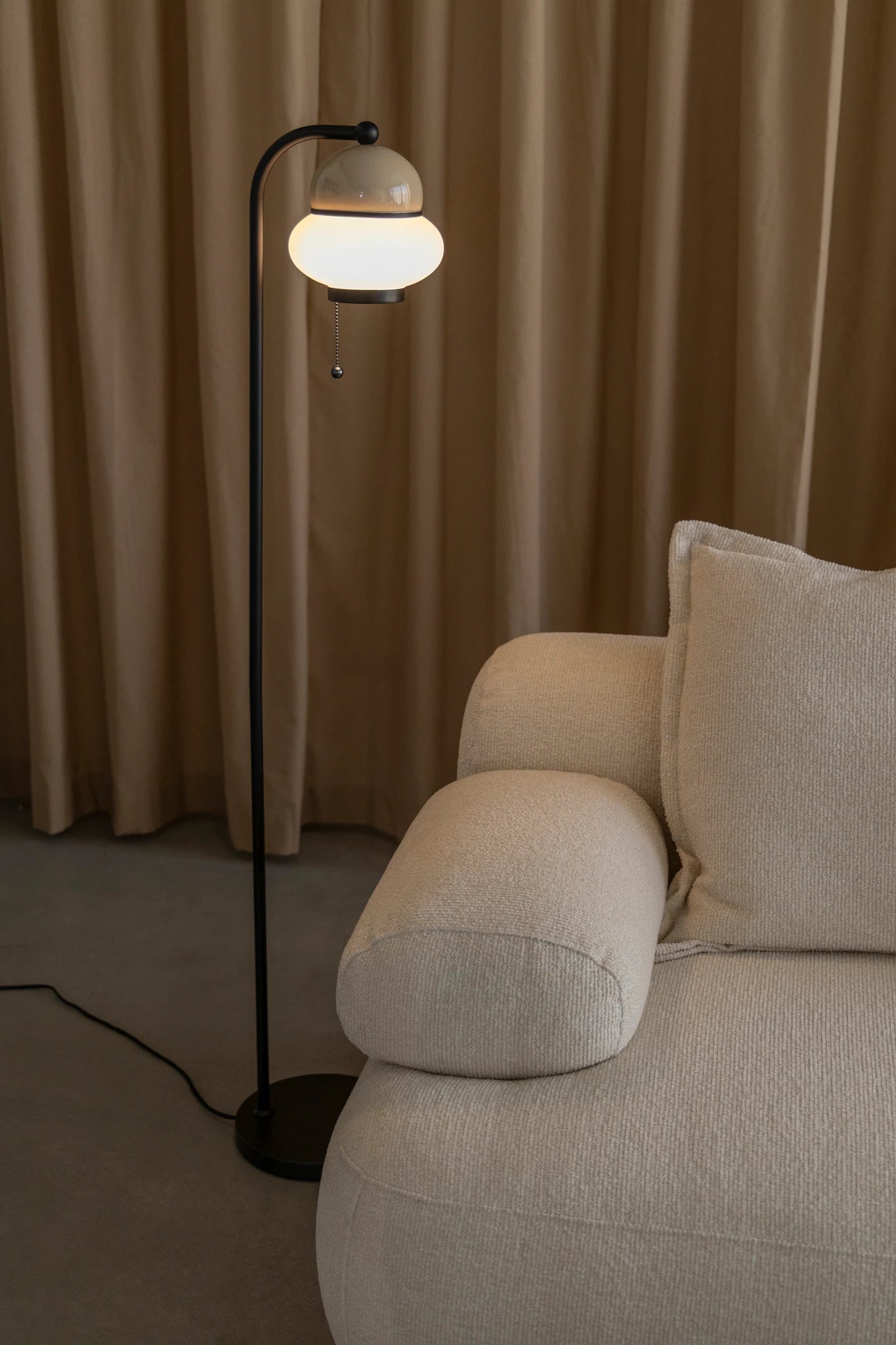 Zuiver Bumble Beige Iron Floor Lamp