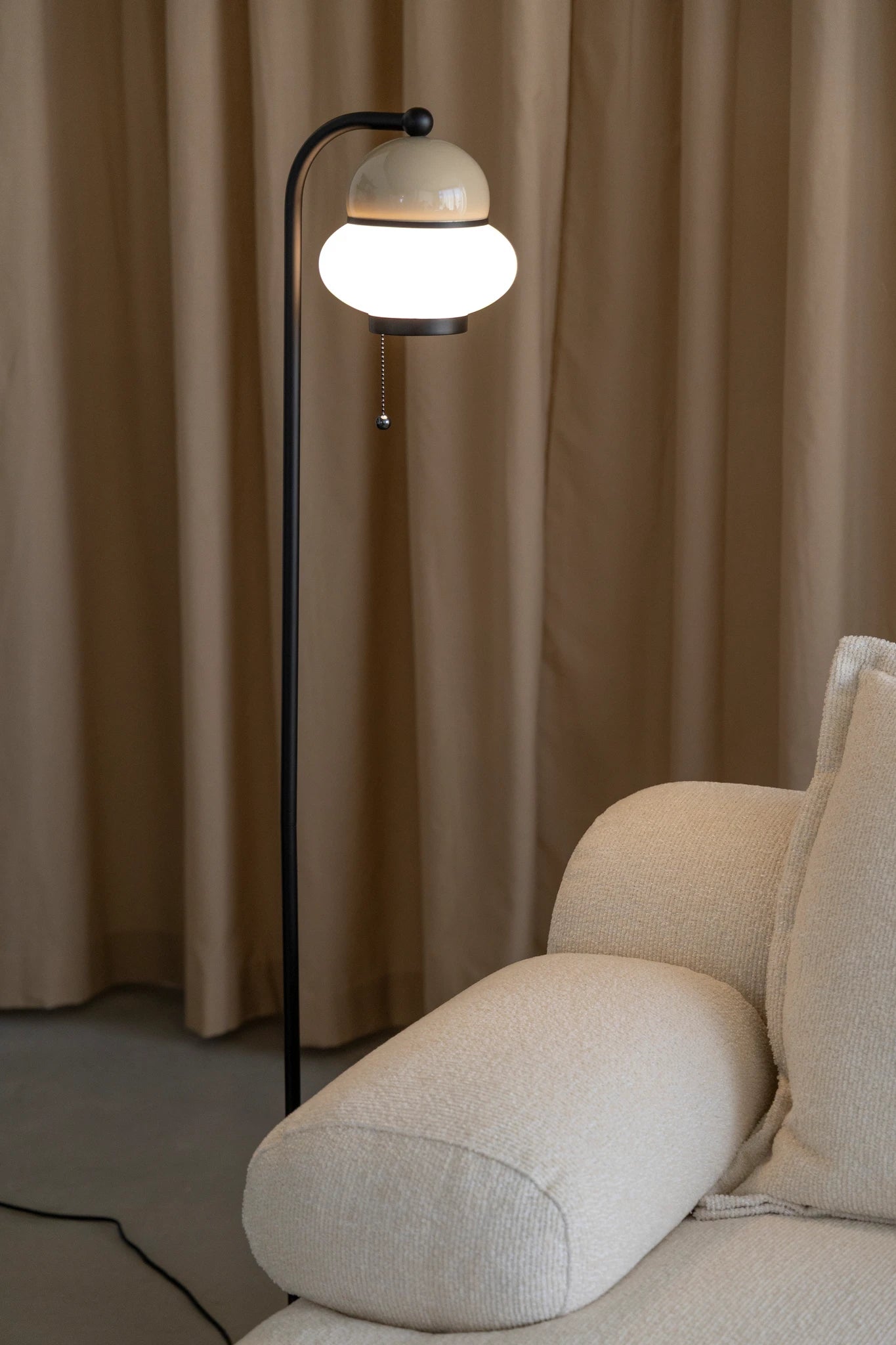 Zuiver Bumble Beige Iron Floor Lamp