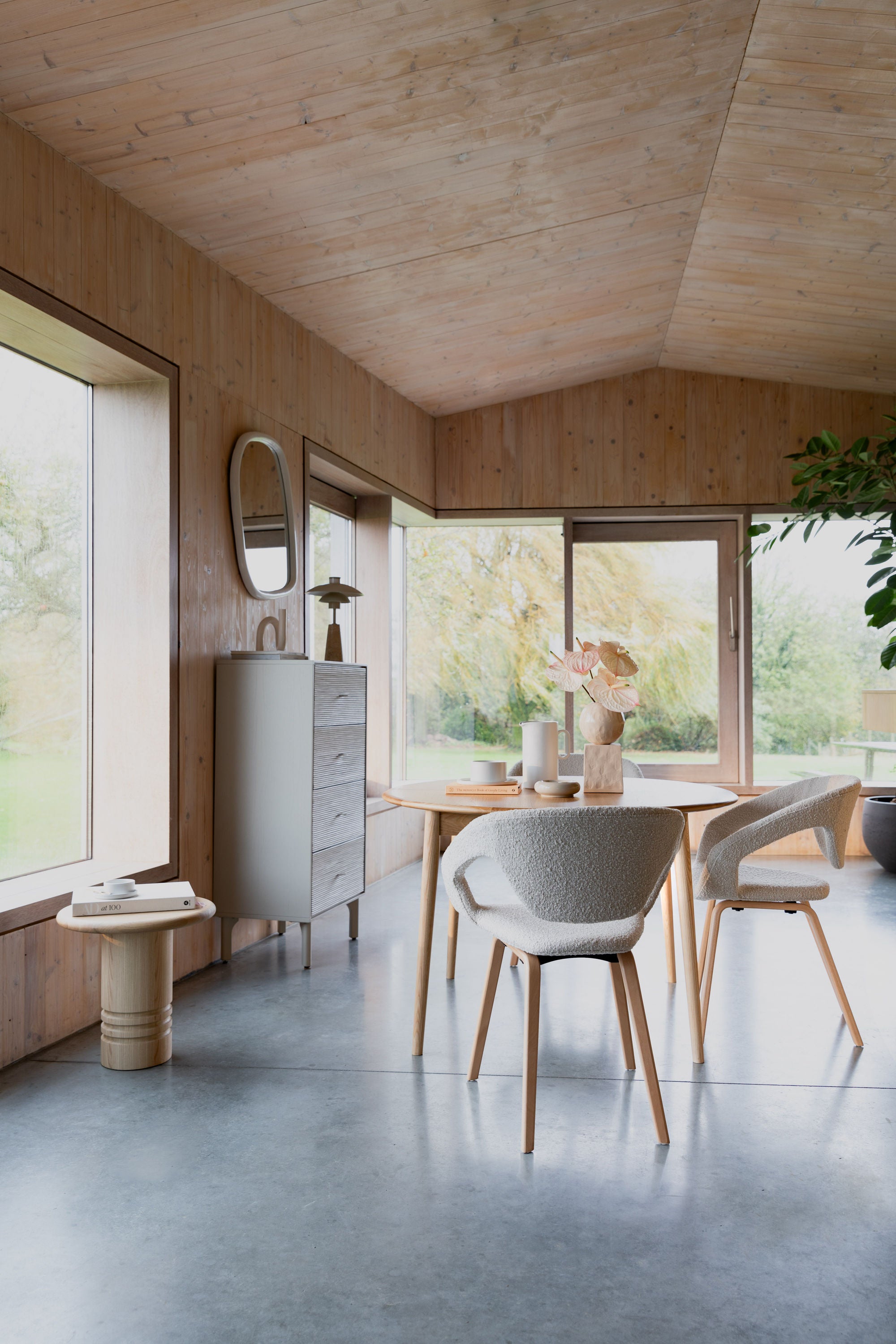 Zuiver Twist Natural Oak Wood Extending Round Dining Table