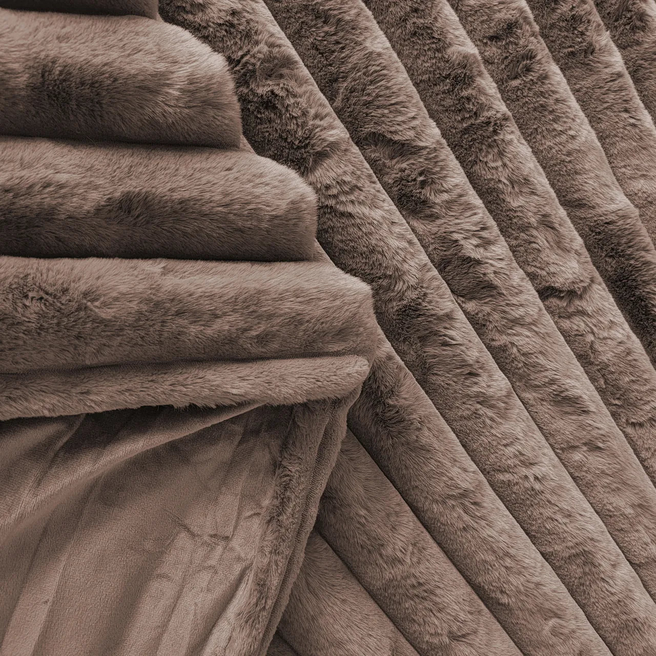 Richmond Interiors Chic Furenzo Taupe Throw 150x200cm