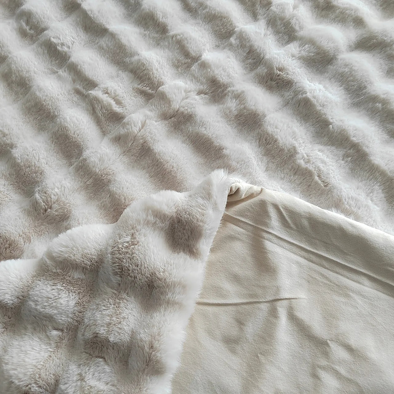 Richmond Interiors Cosy Fluff Cream Throw 150x200cm