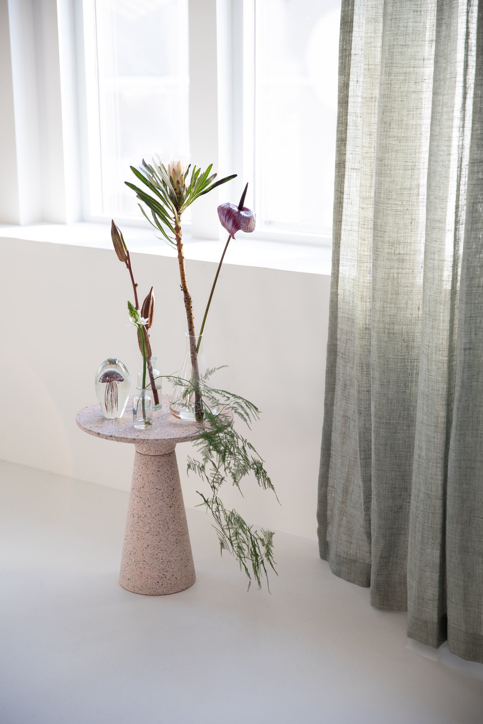 Zuiver Victoria Pink Terrazzo Round Side Table