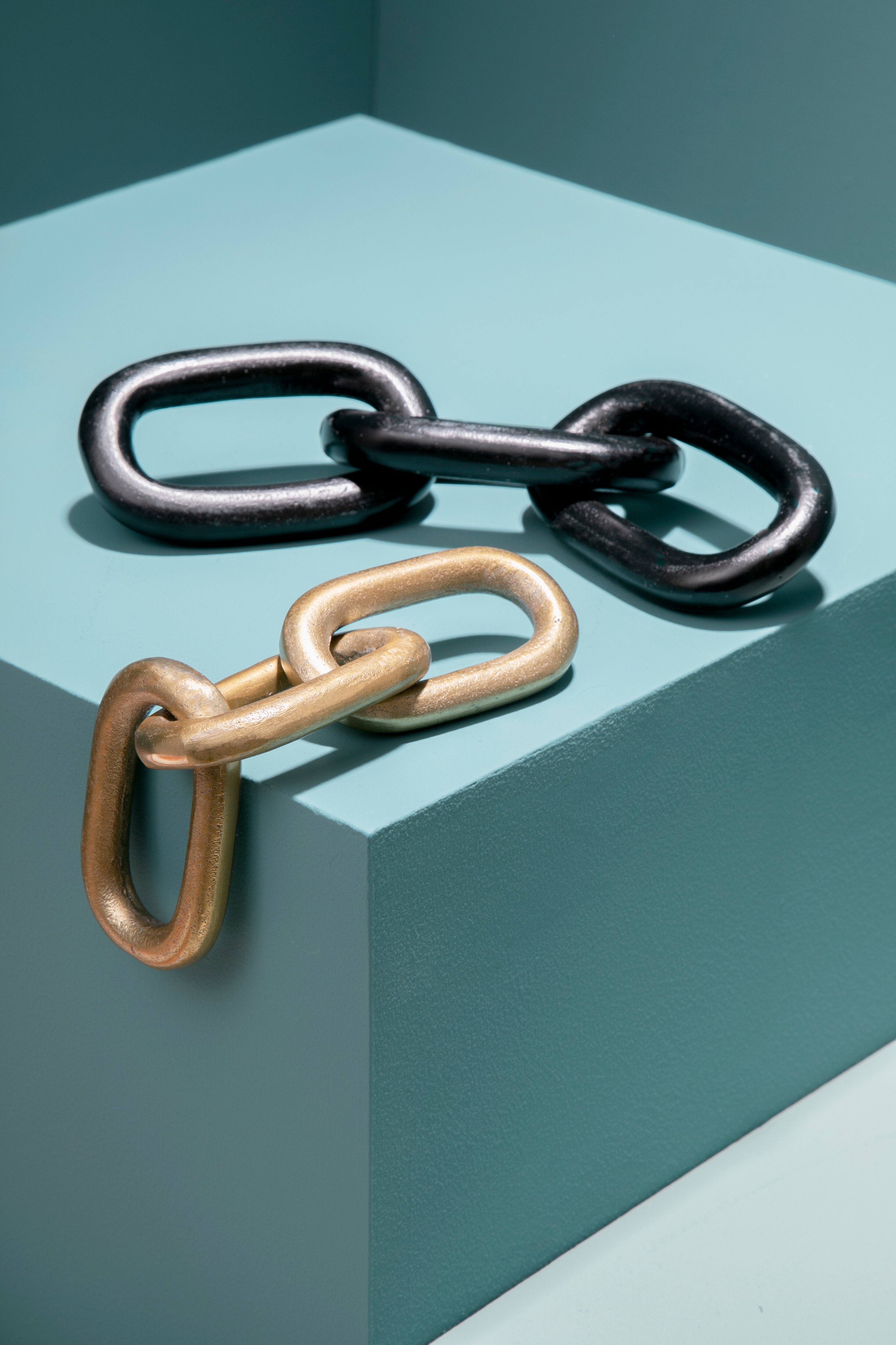 Addison Black Aluminium Chain Sculpture