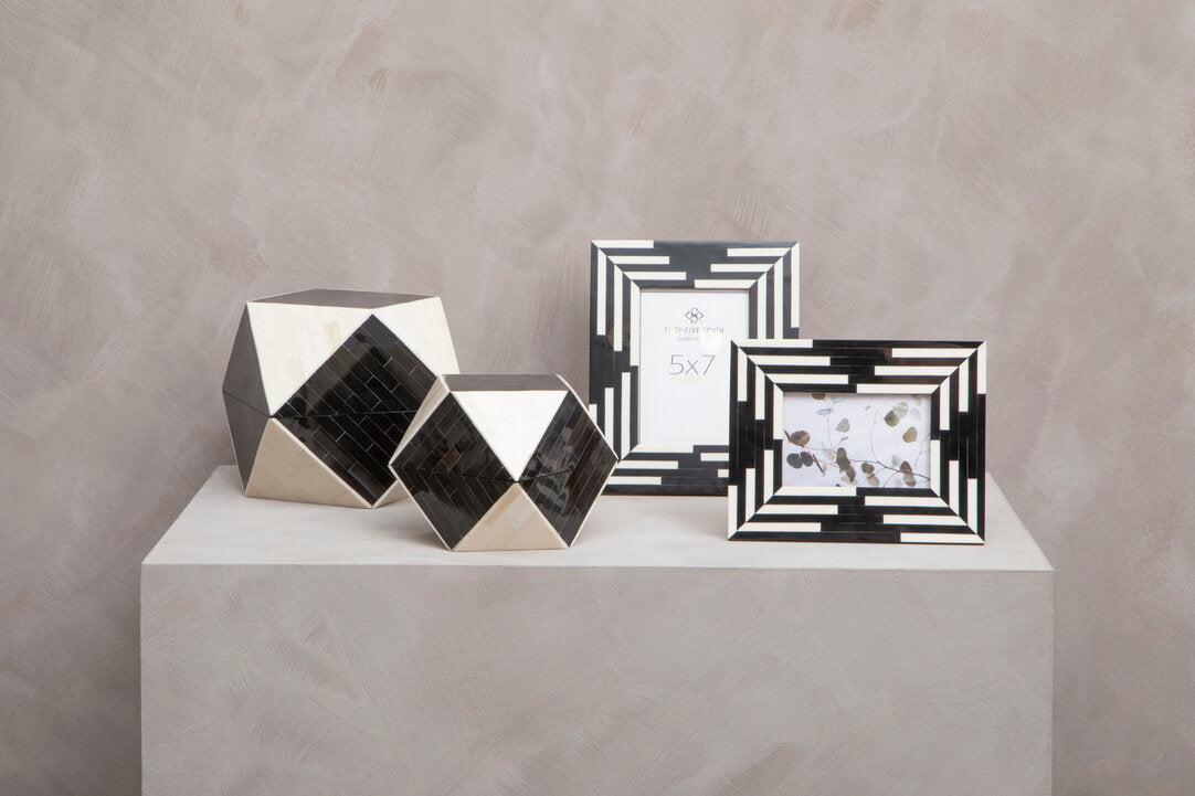 Marbs 5x7 Black & White Stripe Photo Frame