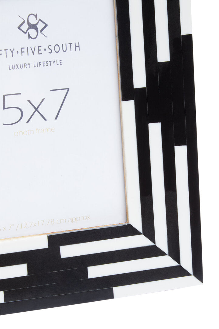 Marbs 5x7 Black & White Stripe Photo Frame