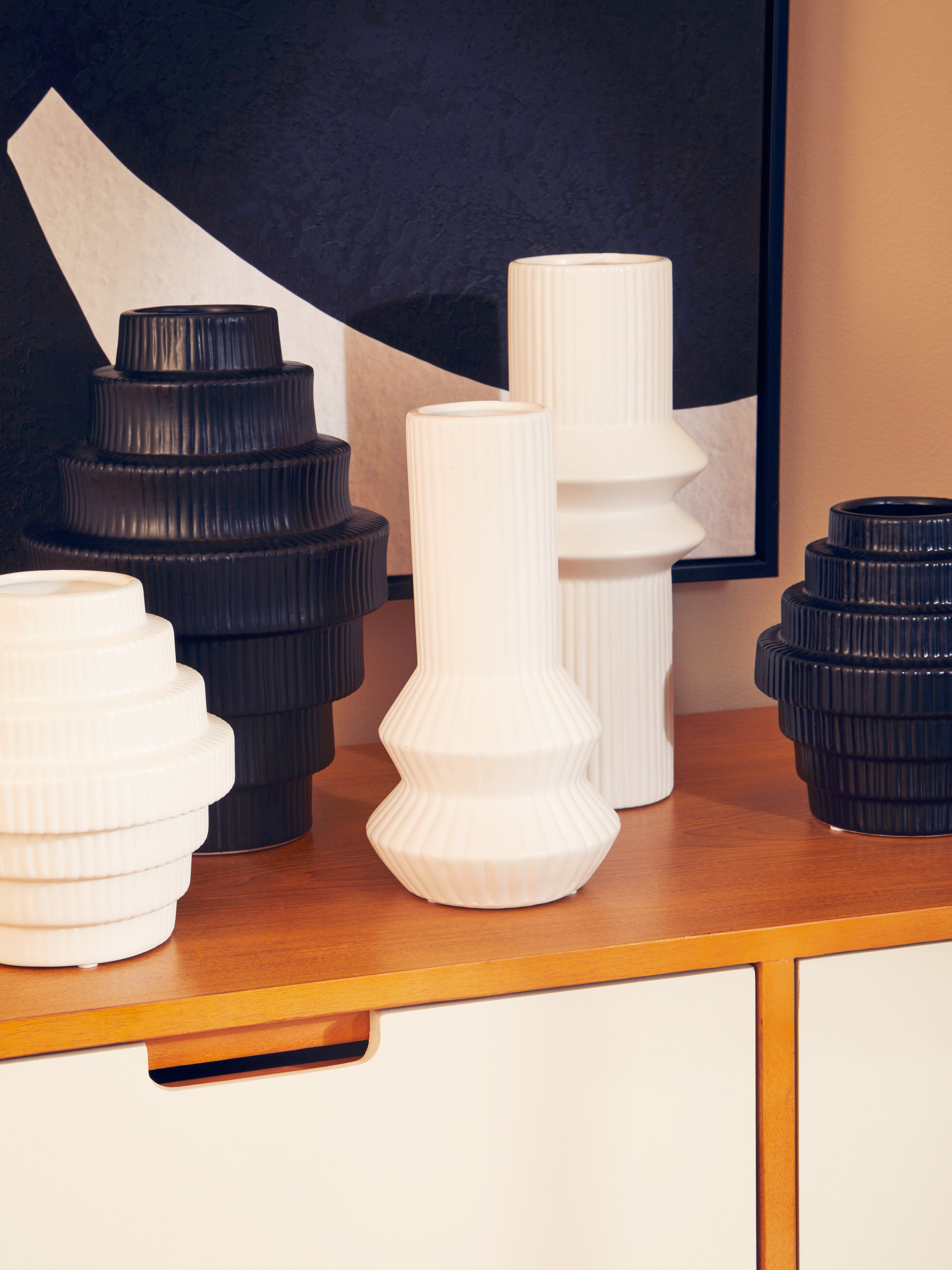 Kuda Matt Black Ceramic Ridged Vase | Large