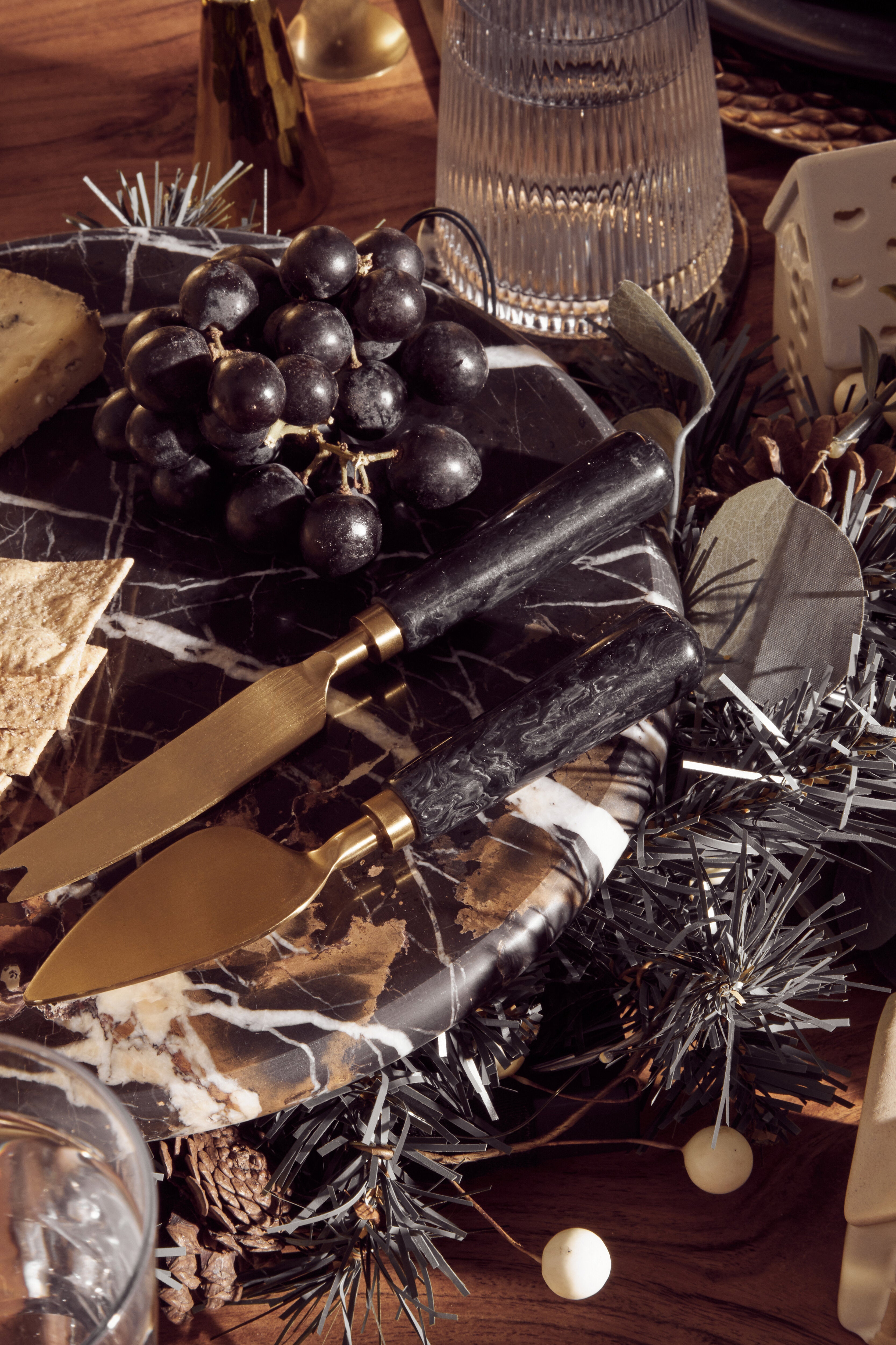 Karter Black Marble Cake Stand