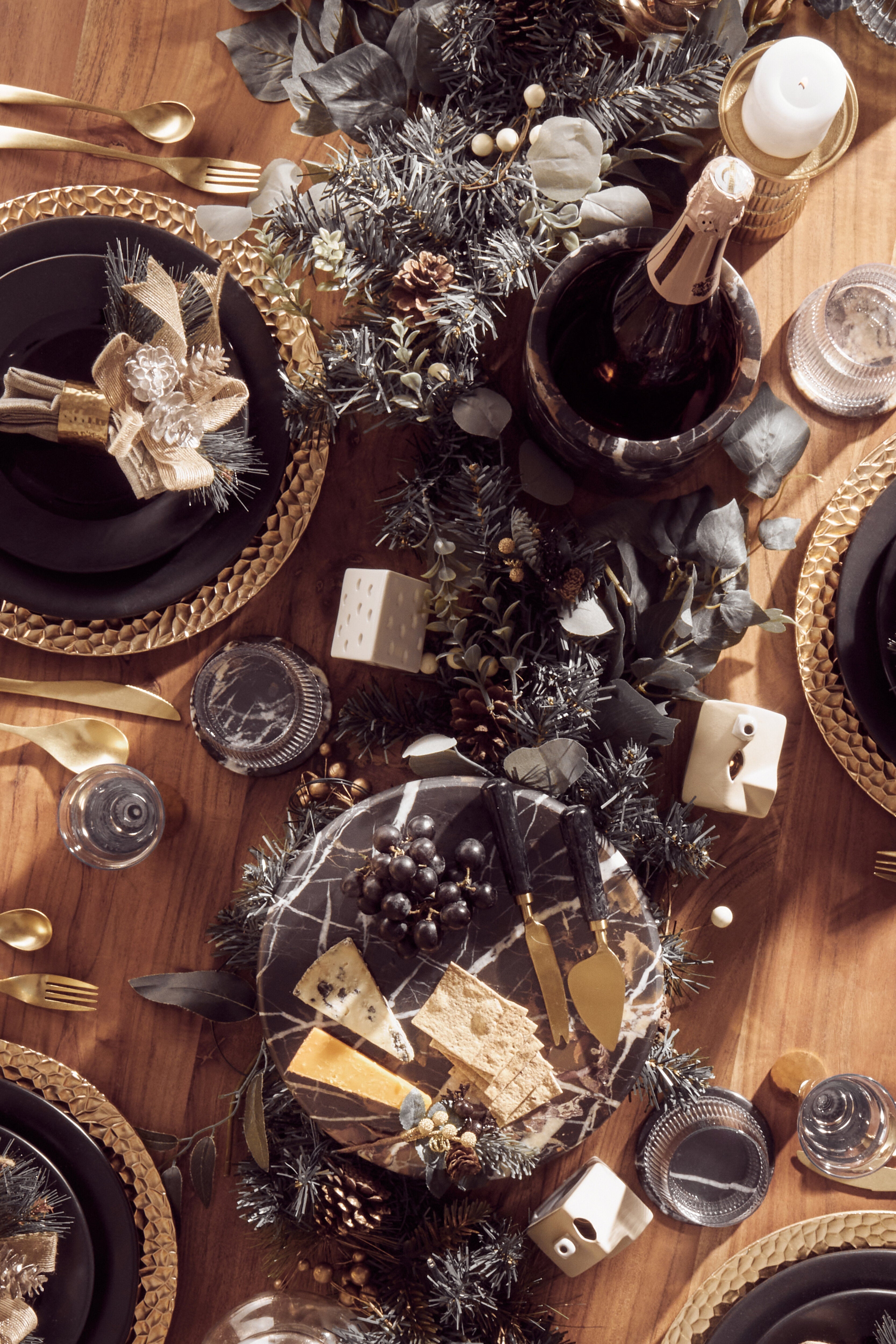 Karter Black Marble Cake Stand