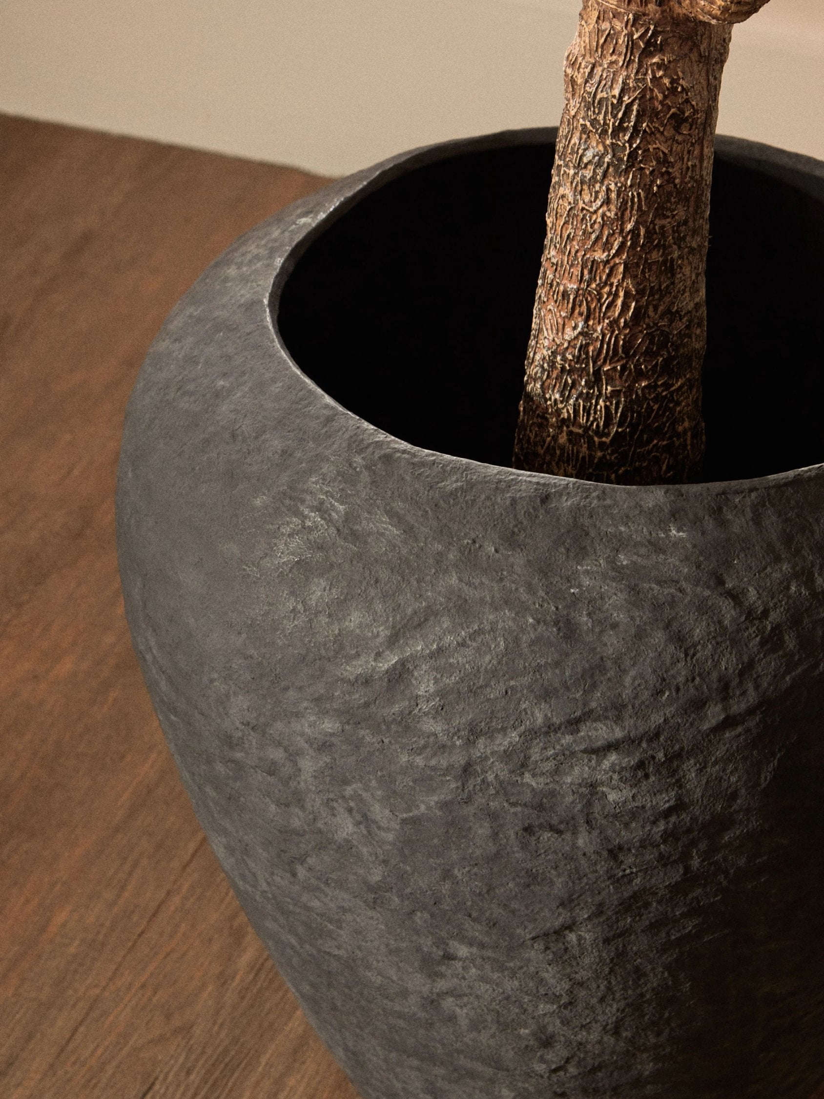 Papyrus Large Black Cotton Mache Planter