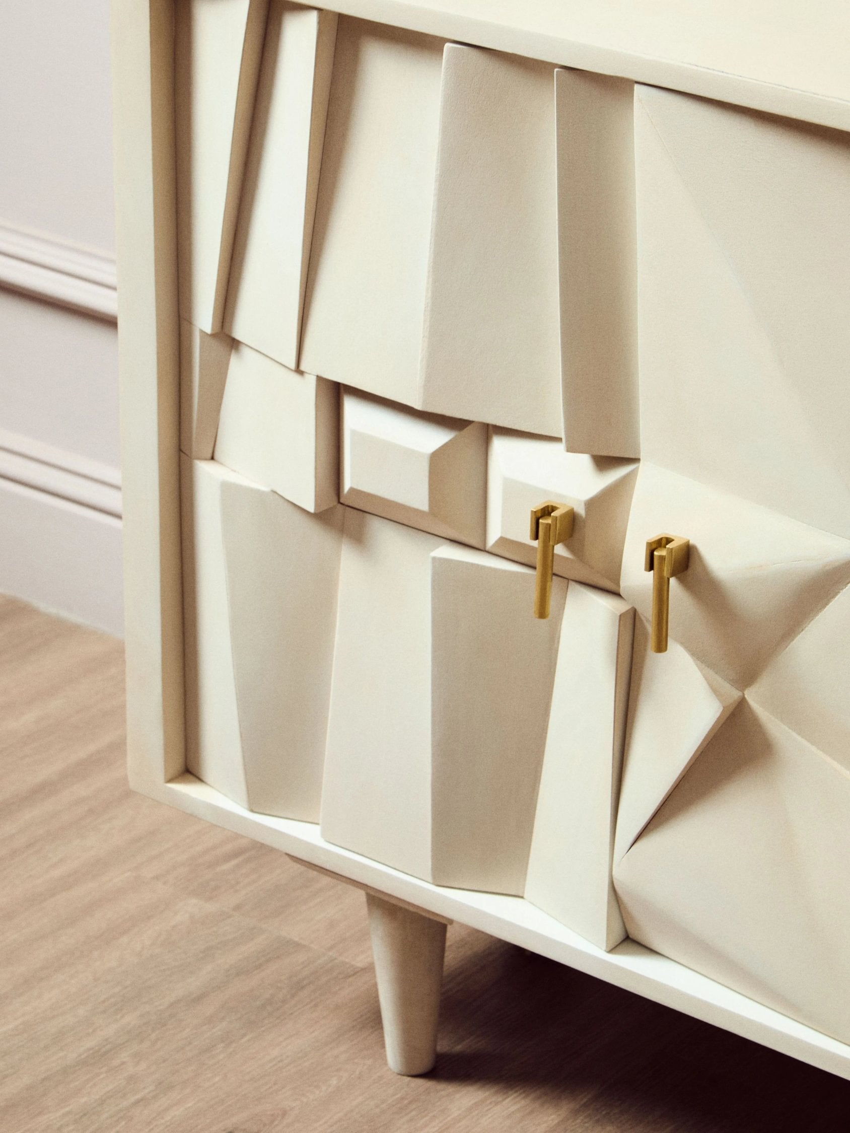 Harlow 4 Door Whitewash Mango Wood Abstract Sideboard