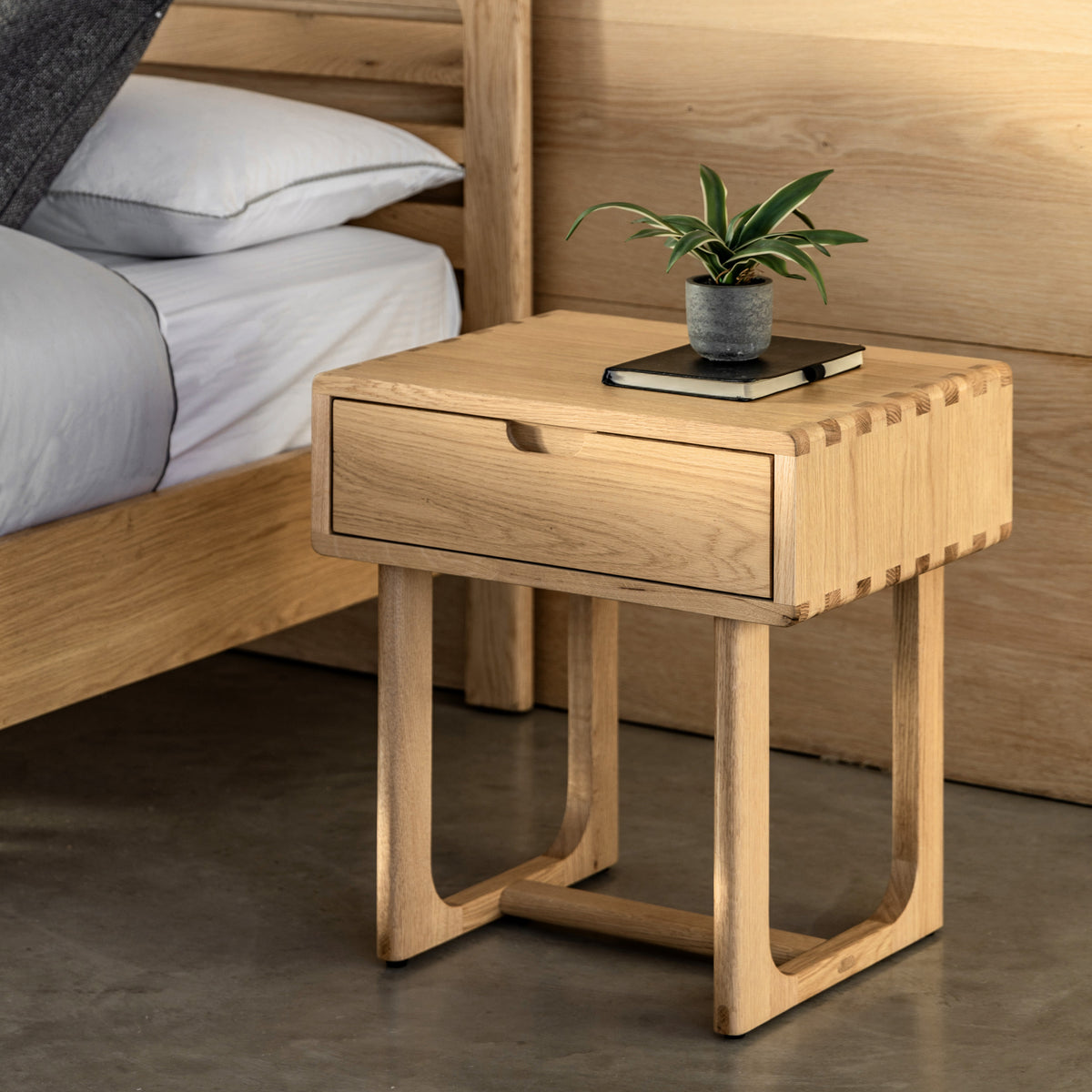 Novu Natural Oak Wood Bedside Table | 1 Drawer