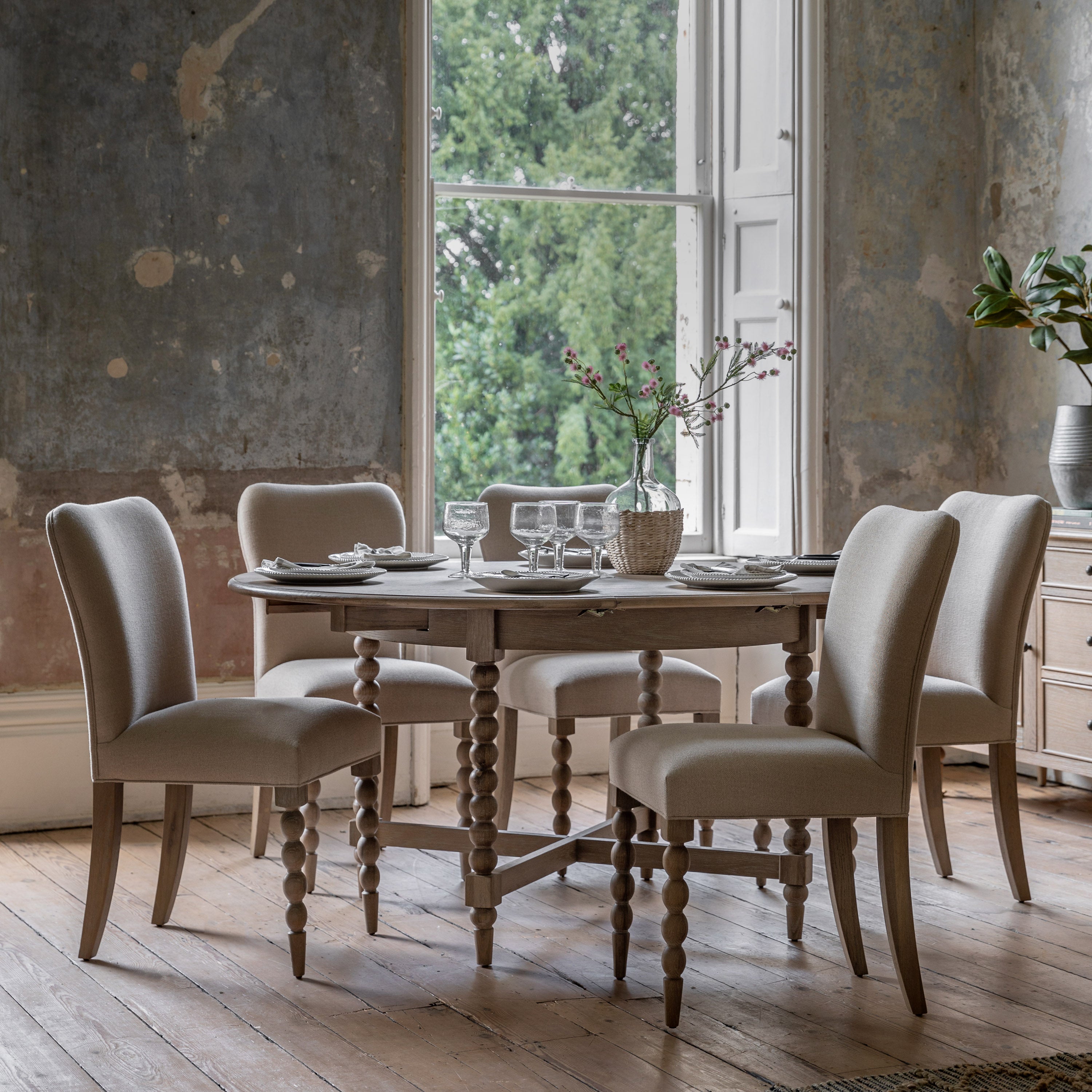 Birchfield Artisan Oak Wood Round Extending Dining Table | 4-6 Seater