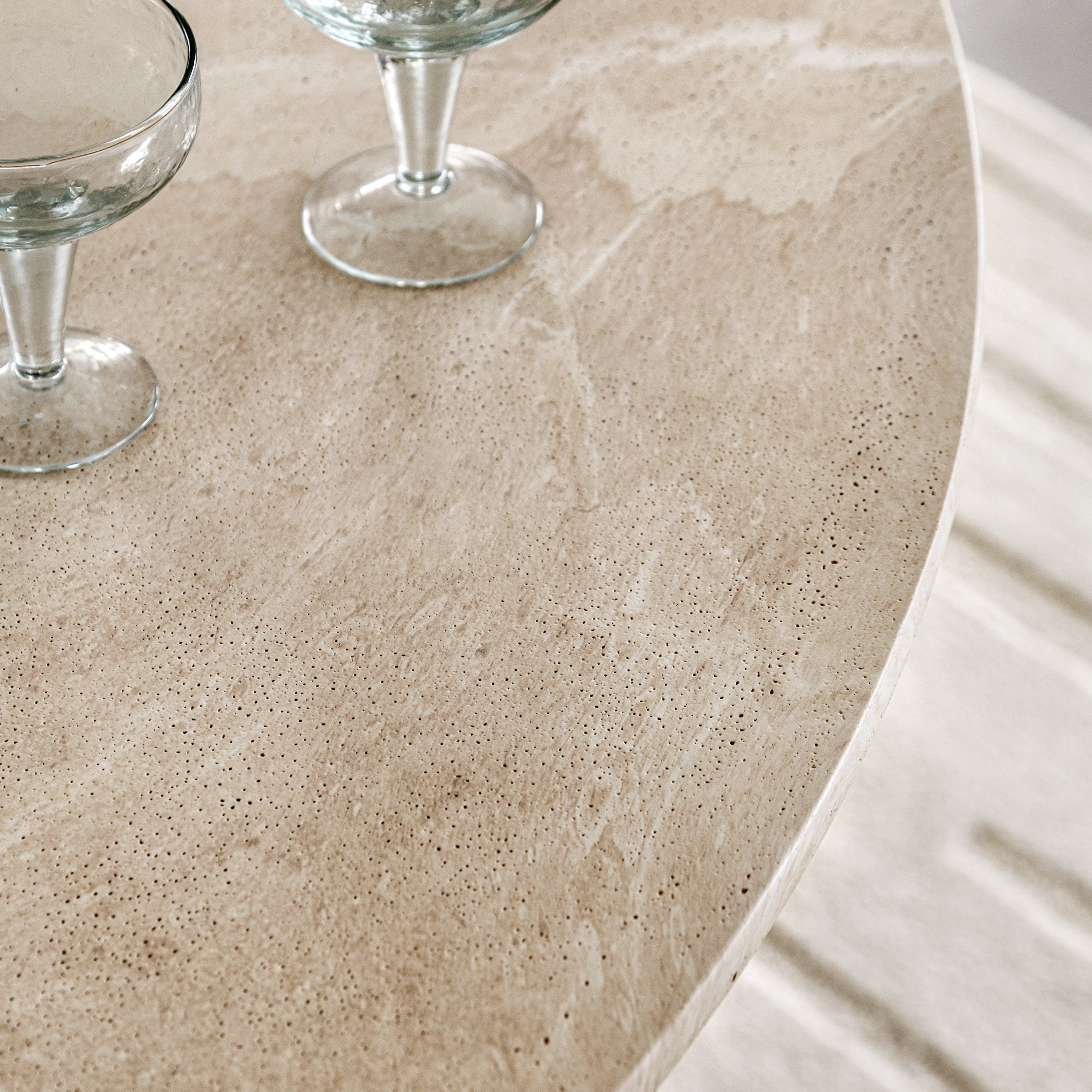 Kamen Natural Travertine Stone Round Dining Table