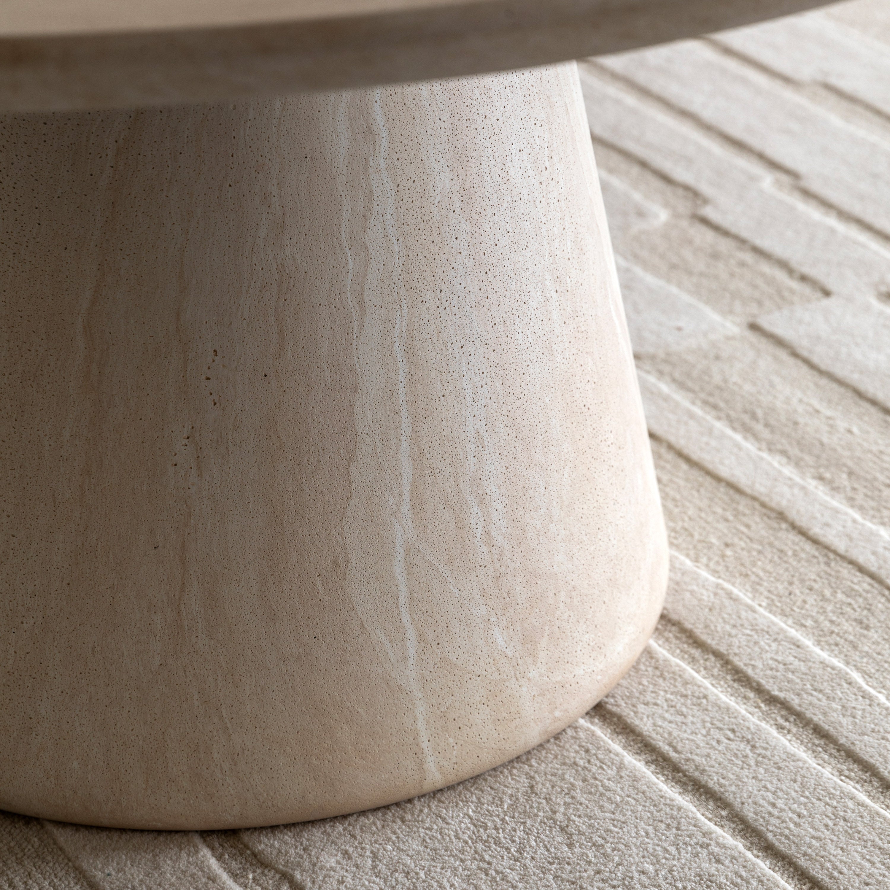 Kamen Natural Travertine Stone Round Dining Table