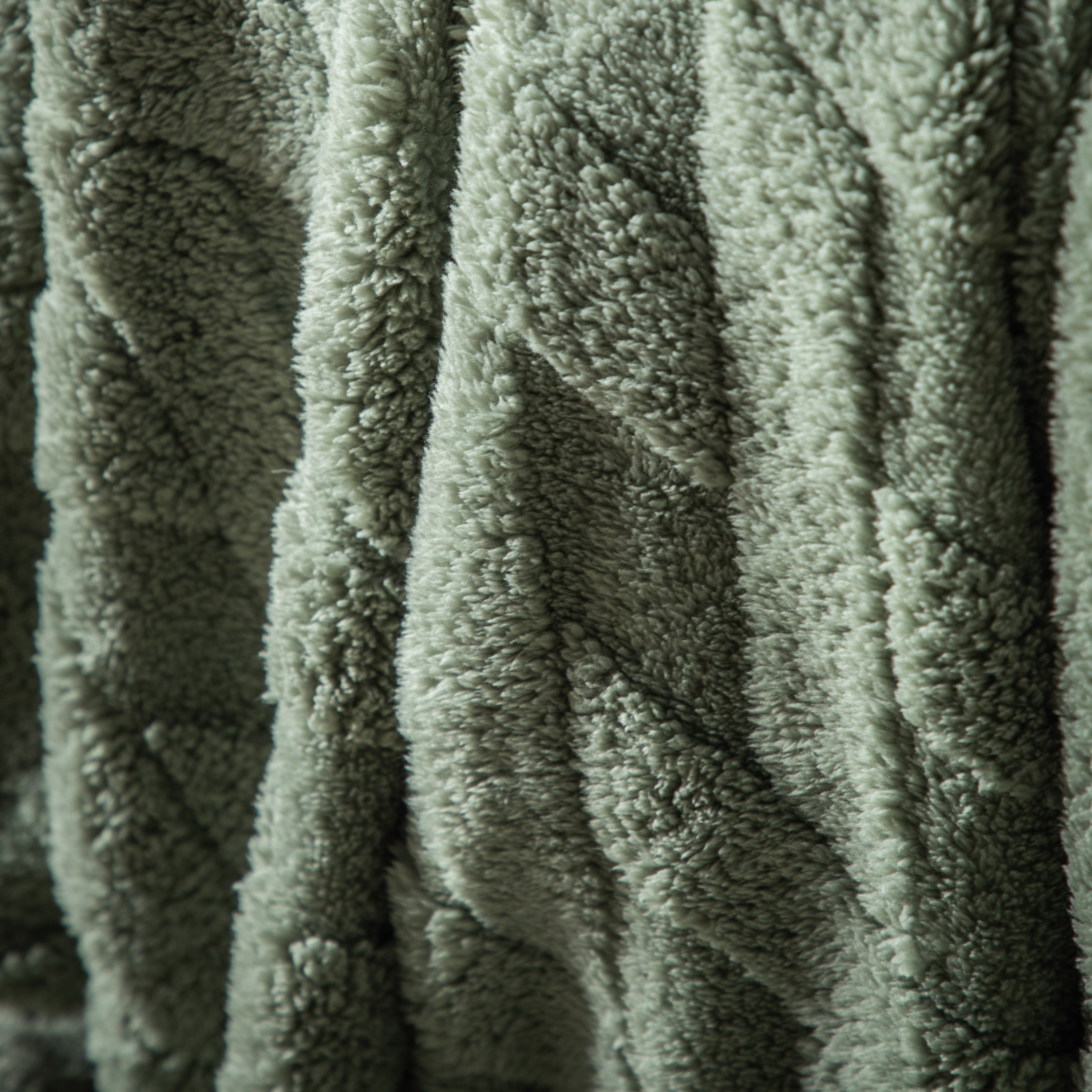 Textures Cross Knit Aspen Green Throw