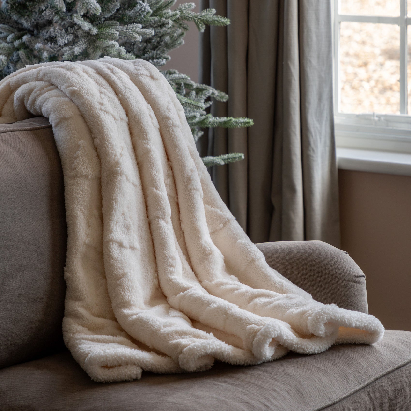 Deco Luxe Christmas Tree Sherpa Throw