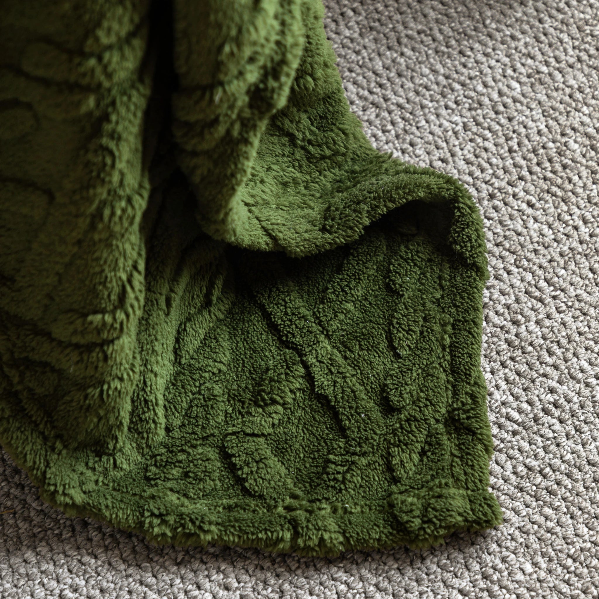 Alderrow Woodland Cable Knit Forest Green Throw