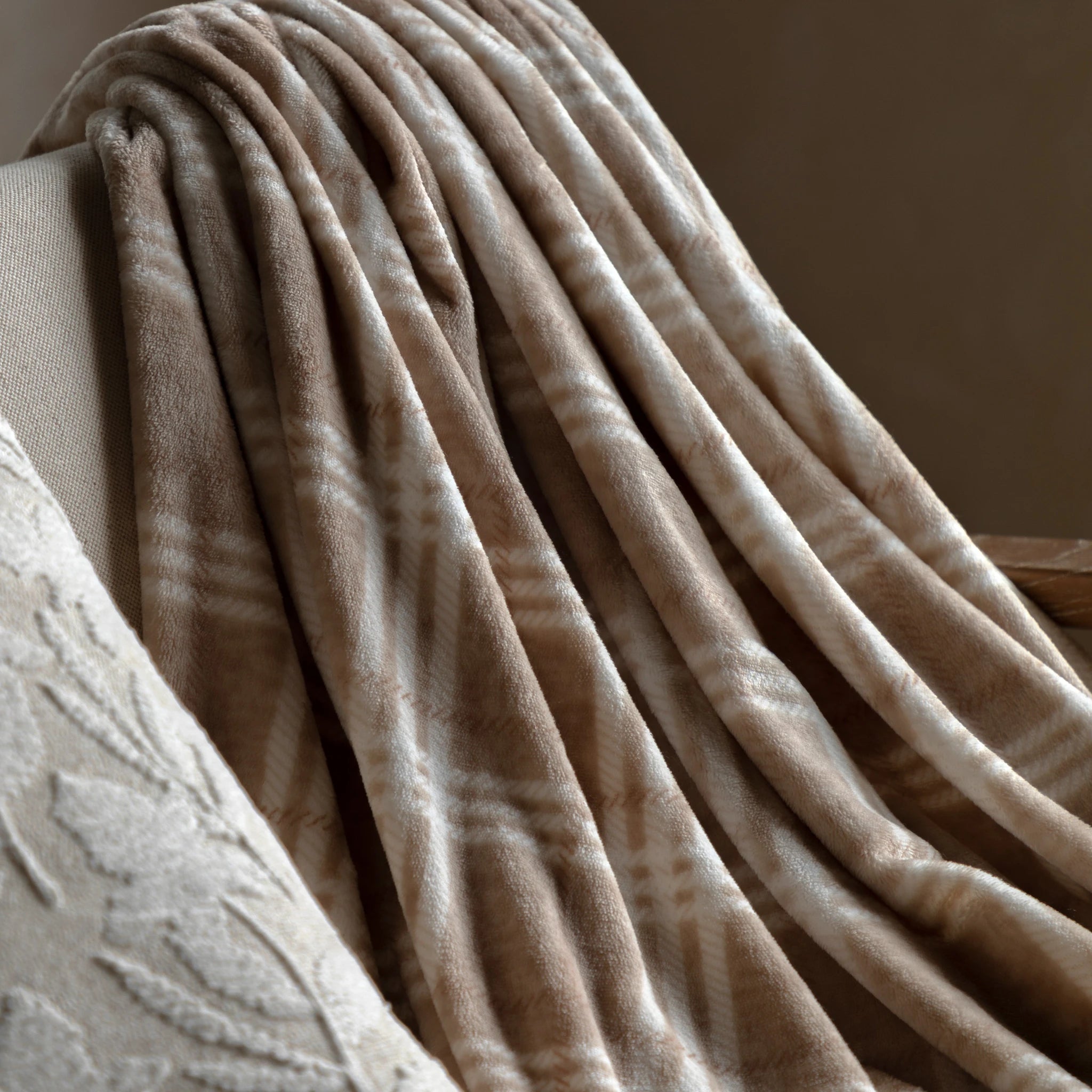 Harlewood Rolled Fleece Almond Beige Throw