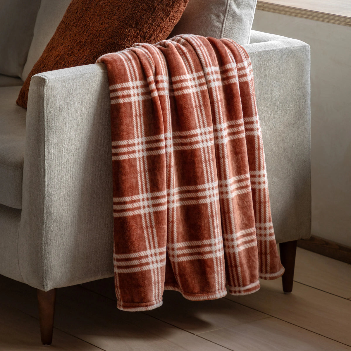 Harlewood Rolled Fleece Nutmeg Brown Throw