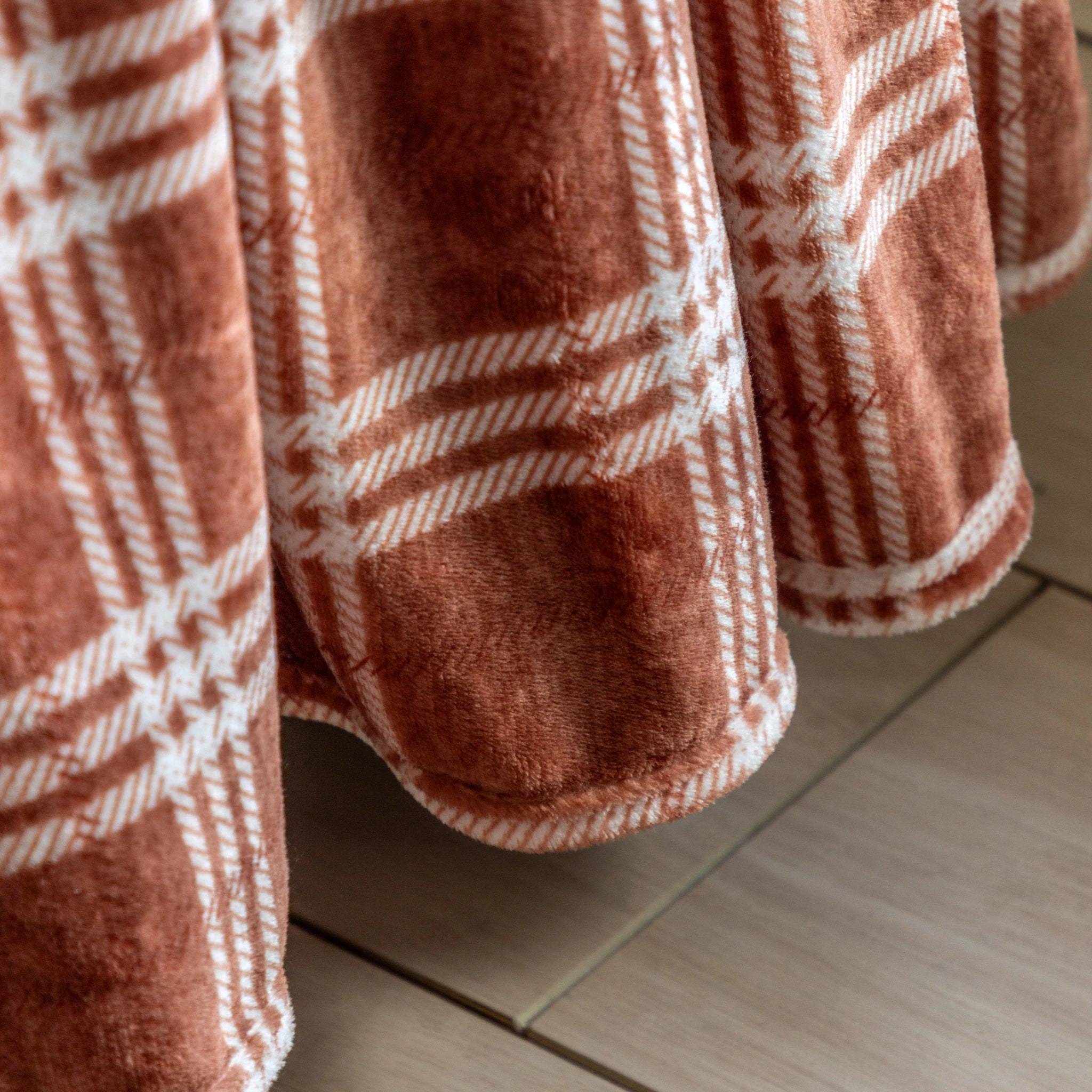 Harlewood Rolled Fleece Nutmeg Brown Throw