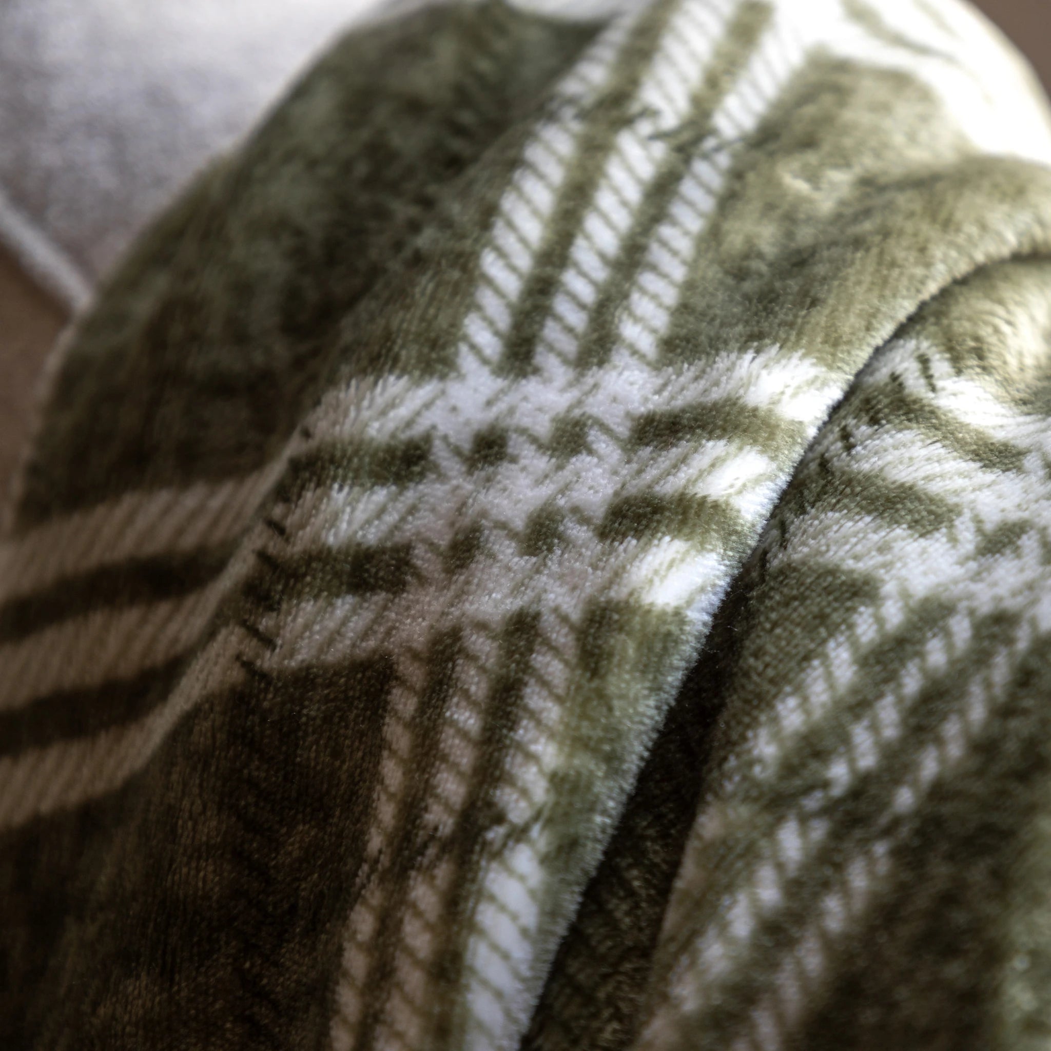 Harlewood Rolled Fleece Olive Green Throw