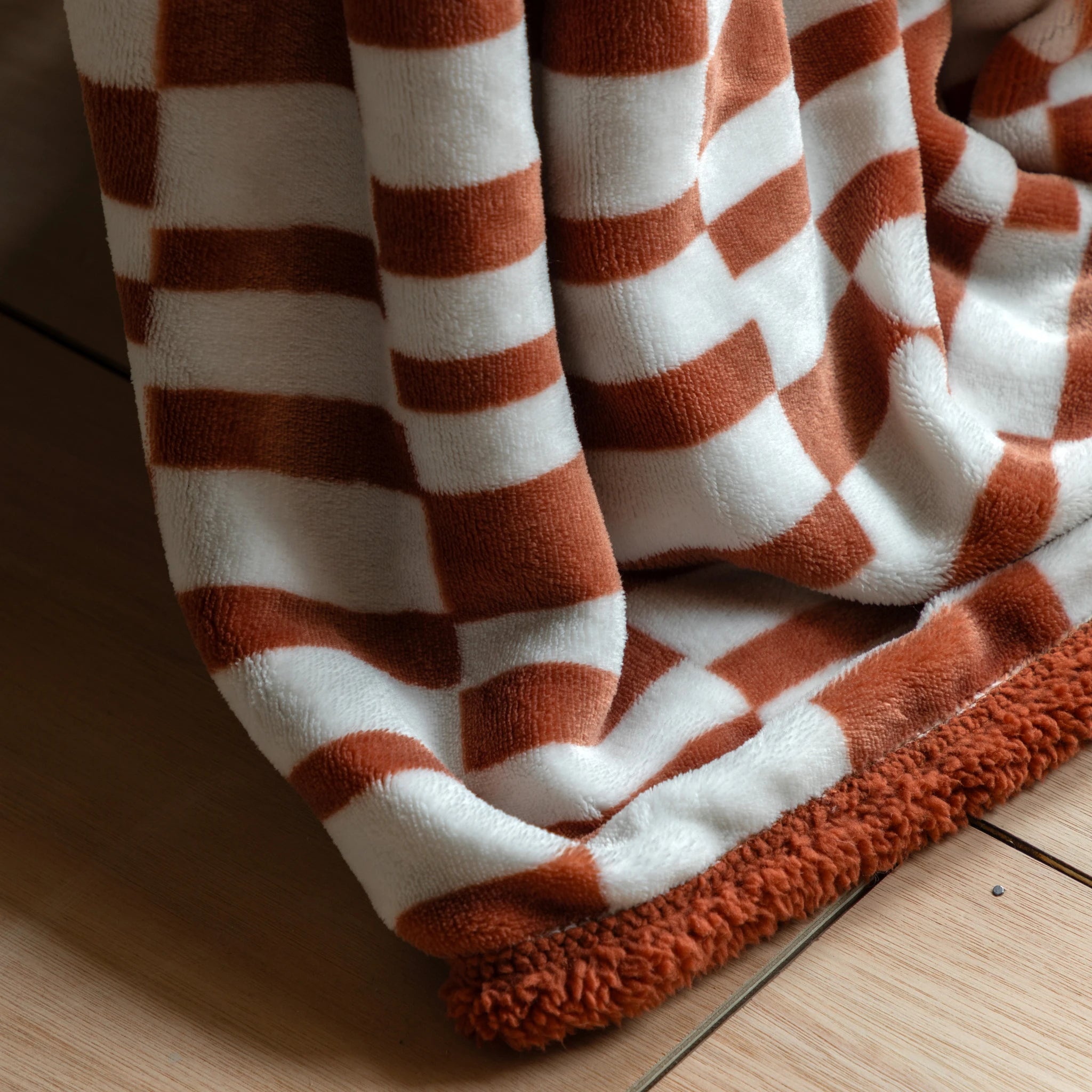 Norelle Sherpa Nutmeg Brown Throw