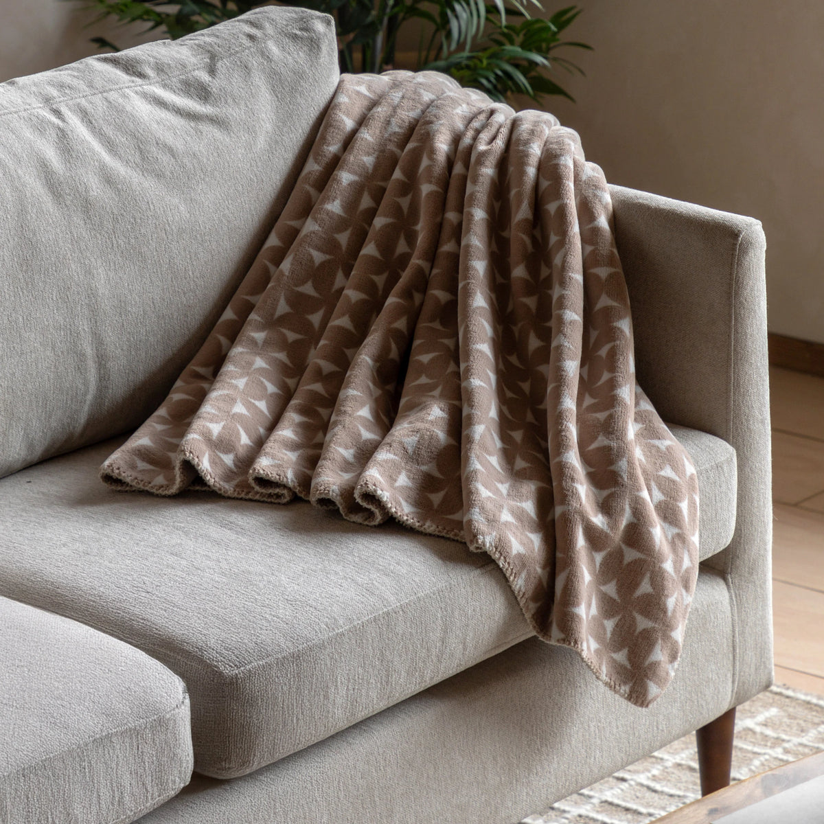 Modo Modern Geo Flannel Taupe Throw