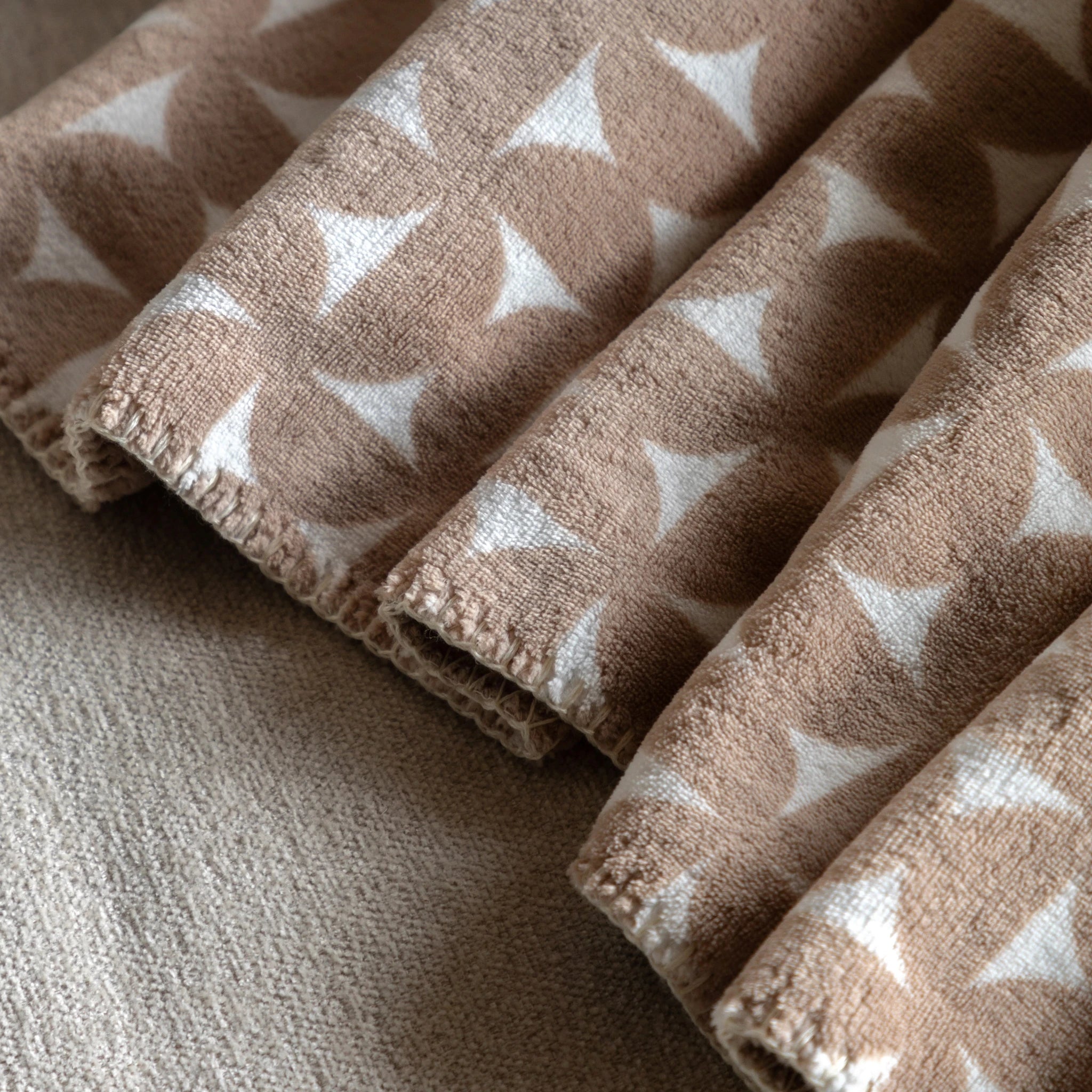 Modo Modern Geo Flannel Taupe Throw