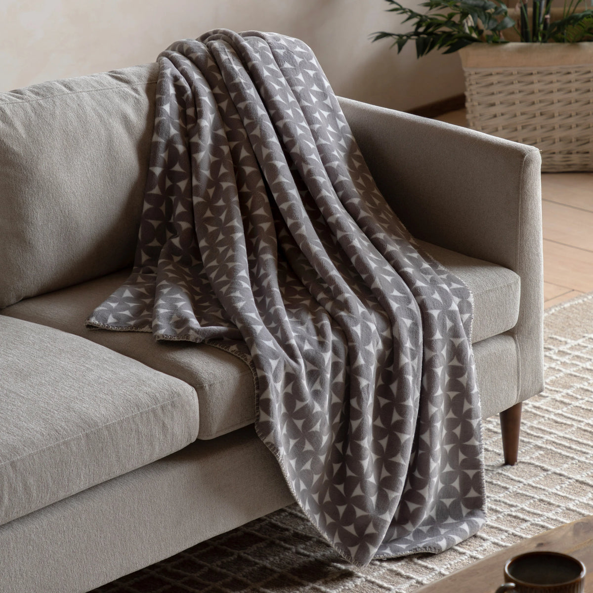 Modo Modern Geo Flannel Grey Throw