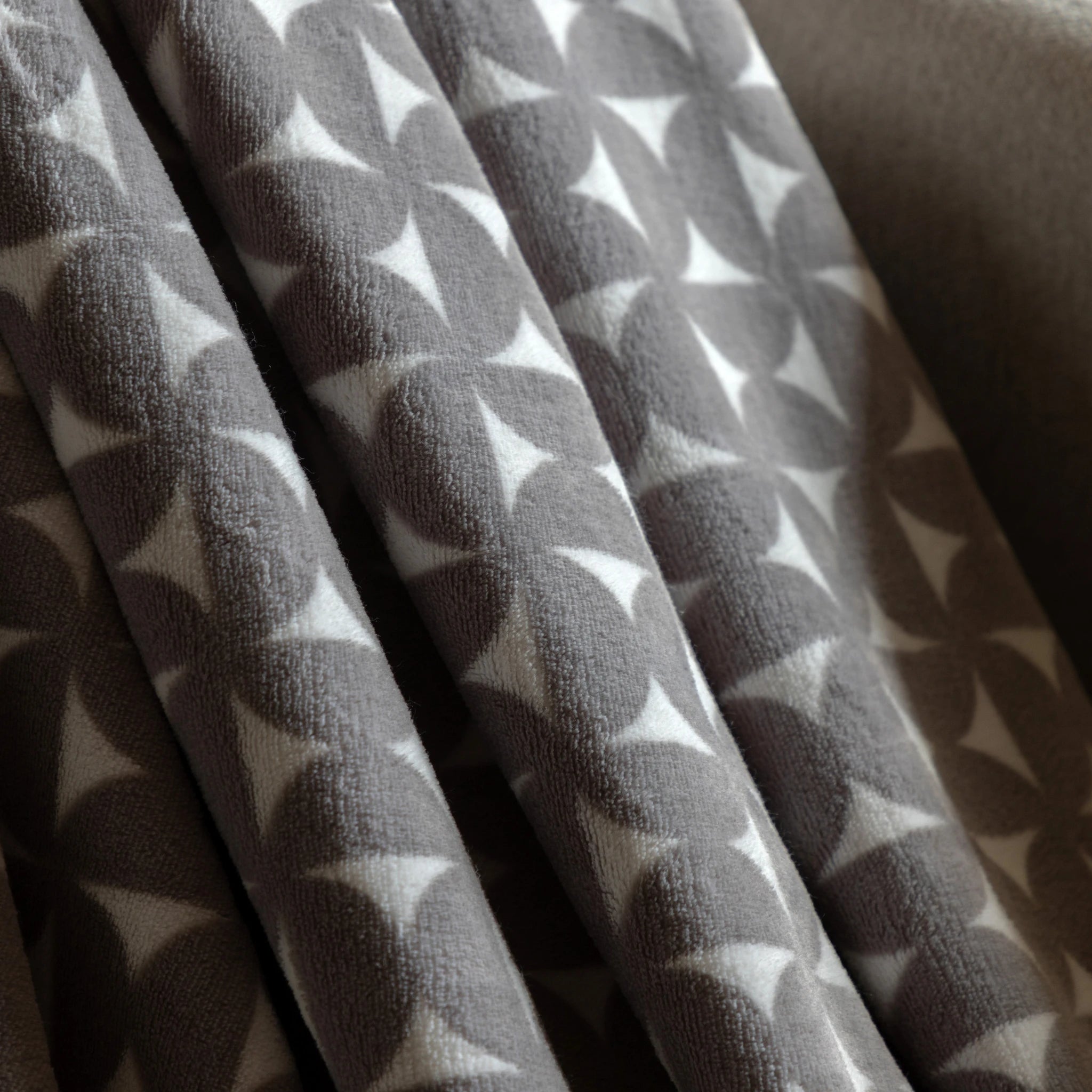 Modo Modern Geo Flannel Grey Throw