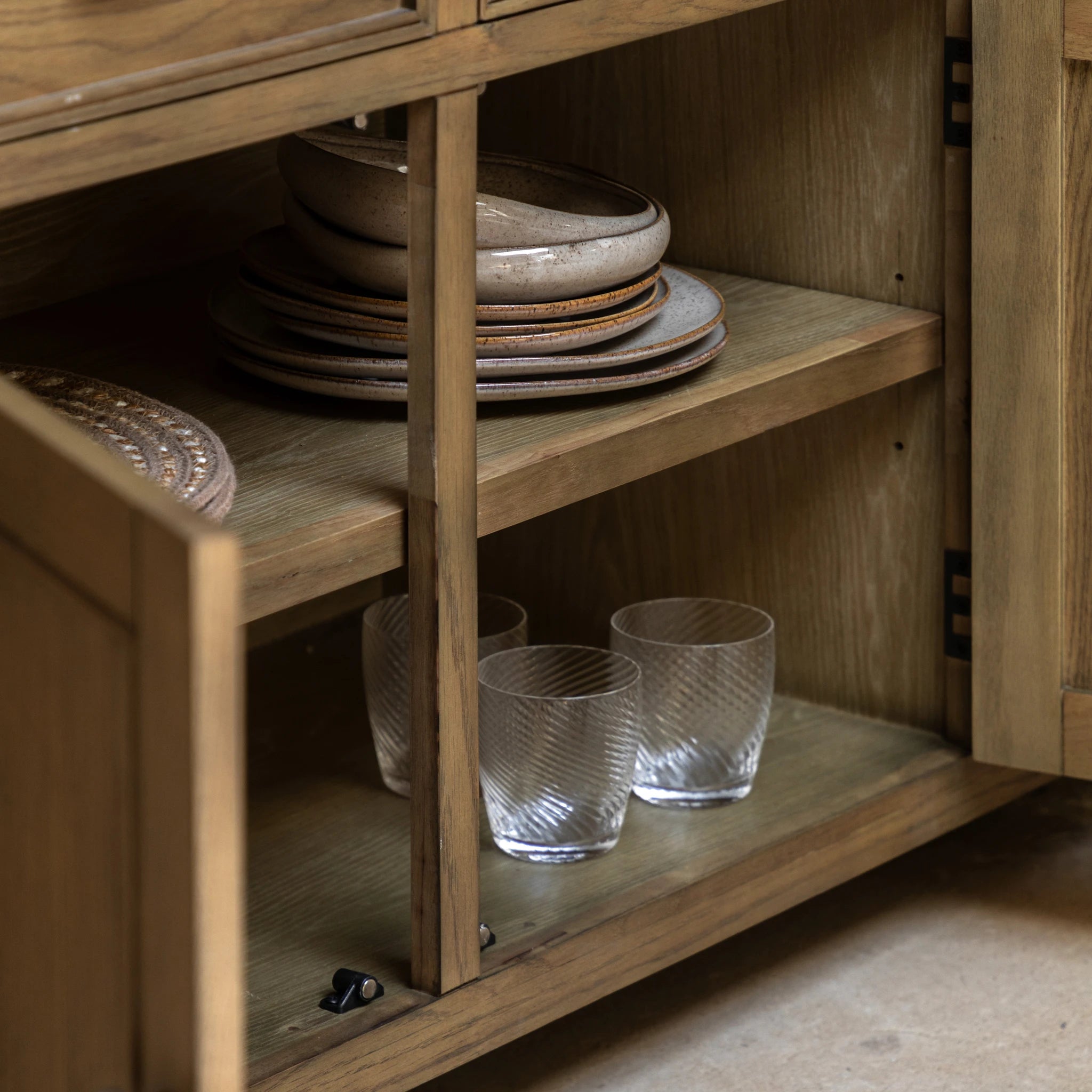 Hartbourne Natural Oak Wood Sideboard Large