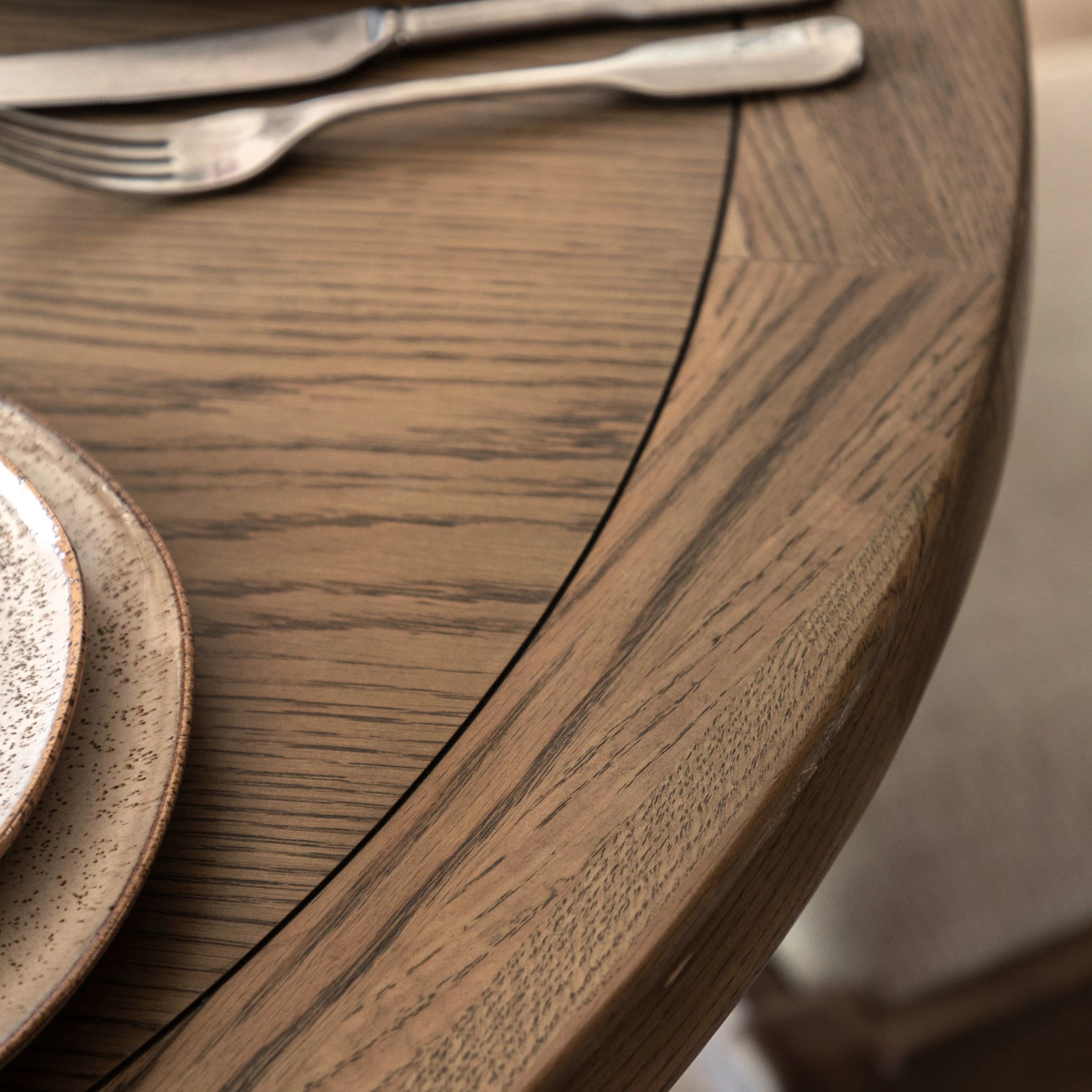 Hartbourne Round Natural Oak Wood Extending Dining Table 110-145cm