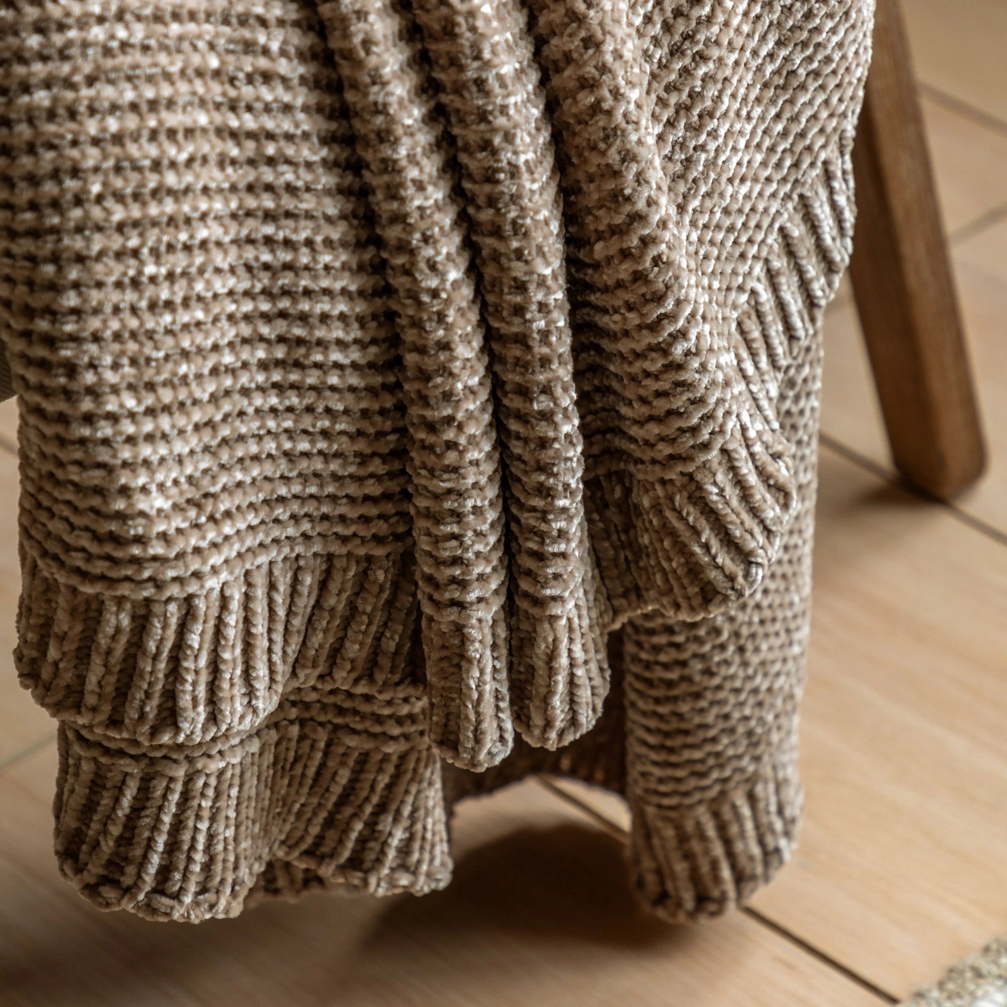 Velvette Deco Luxe Chunky Chenille Taupe Throw