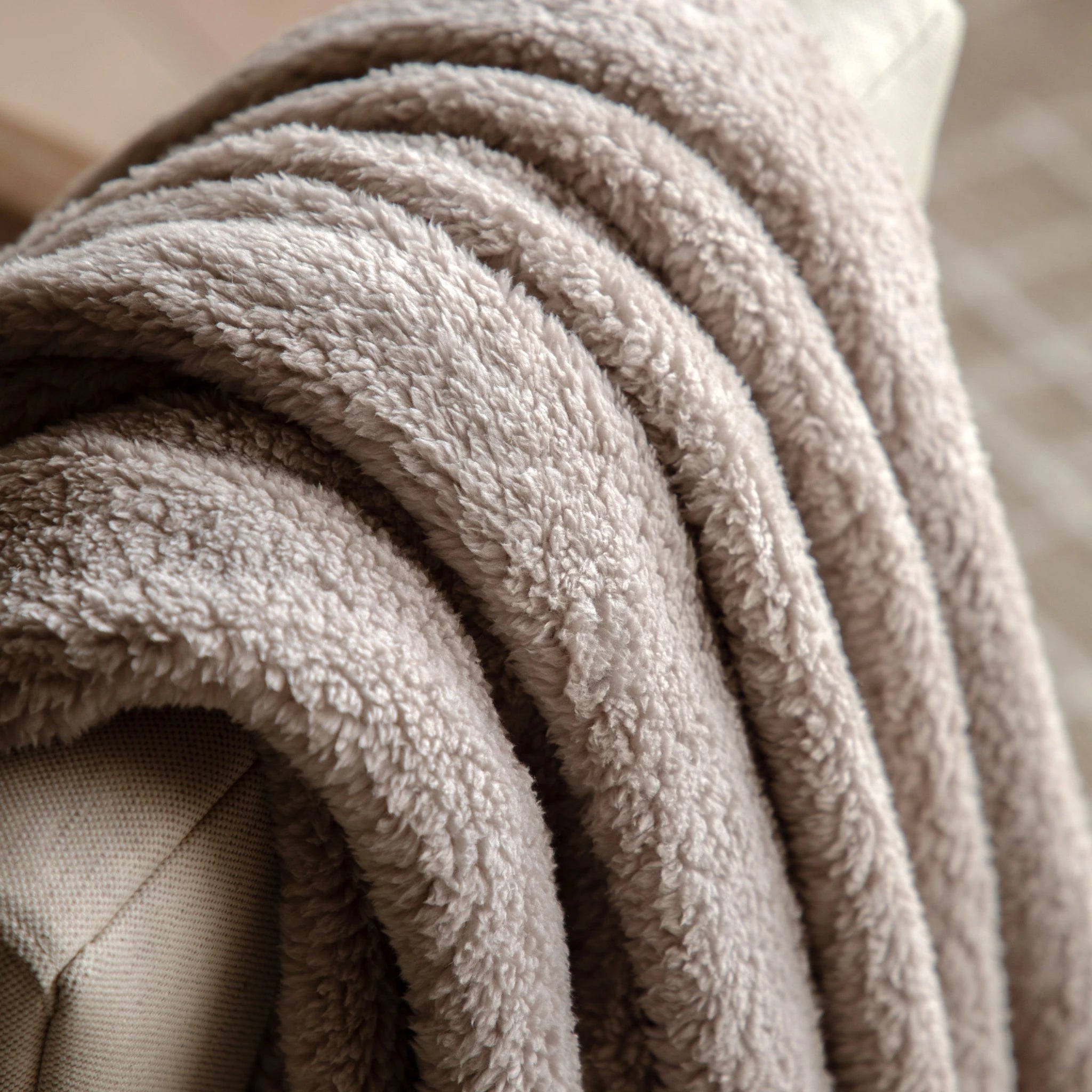 Cudella Teddy Fleece Taupe Throw