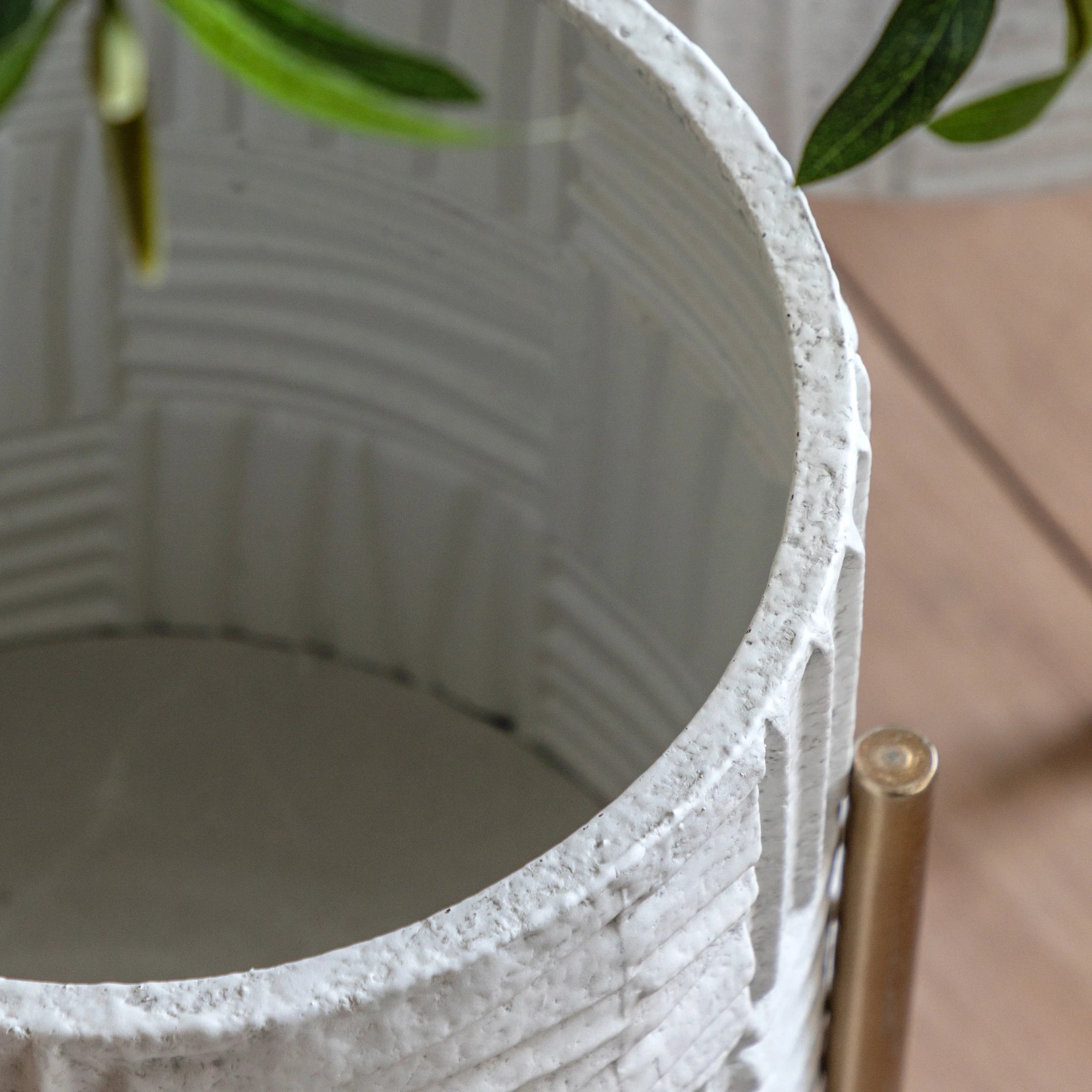 Set of 2 Amberrow White & Gold Metal Planters