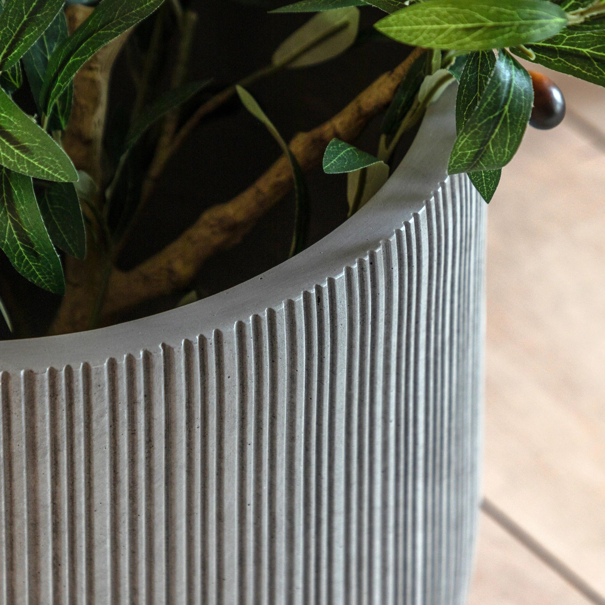 Amberhouse Ribbed Grey Metal Outdoor Planter