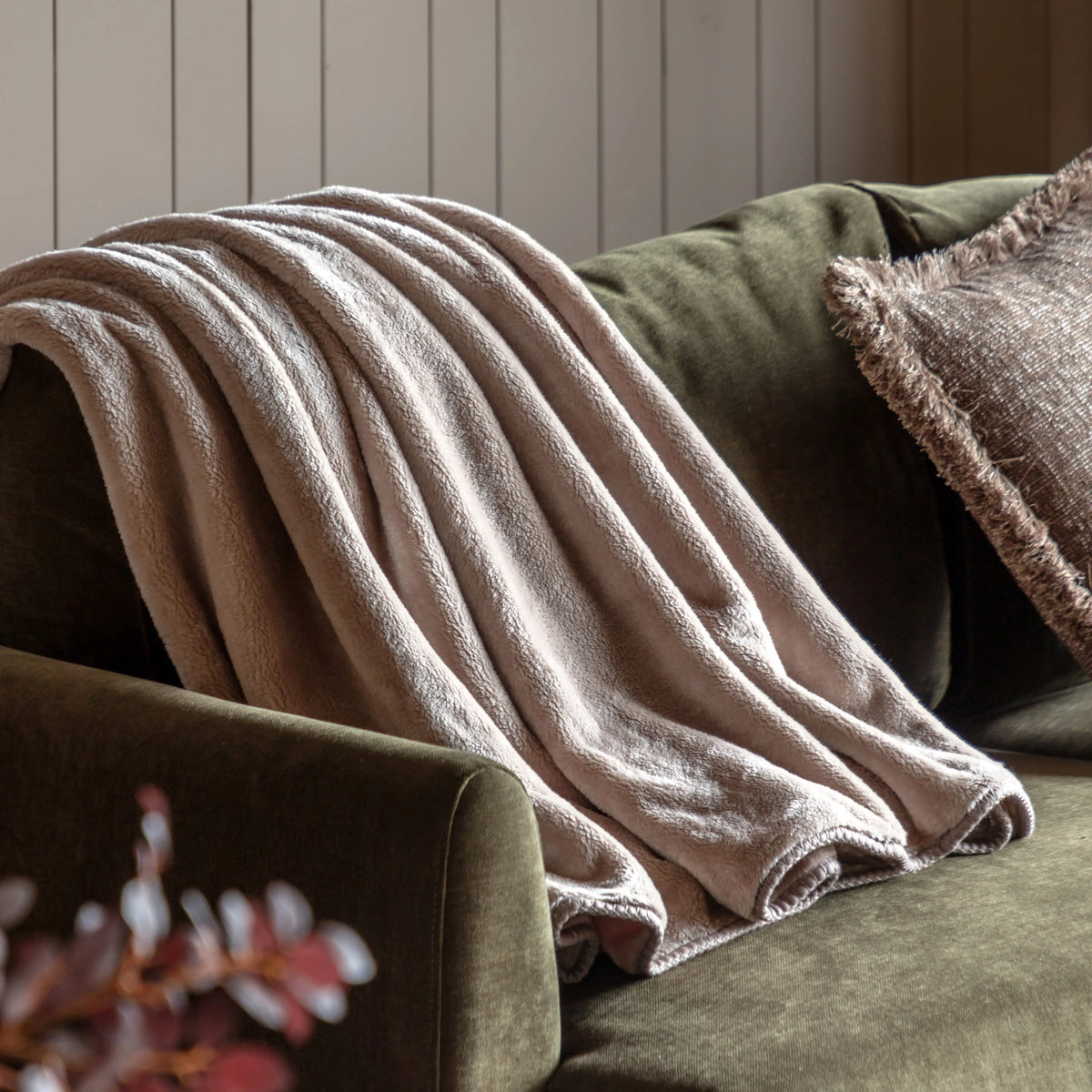 Aldervale Toasty Fleece Taupe Throw