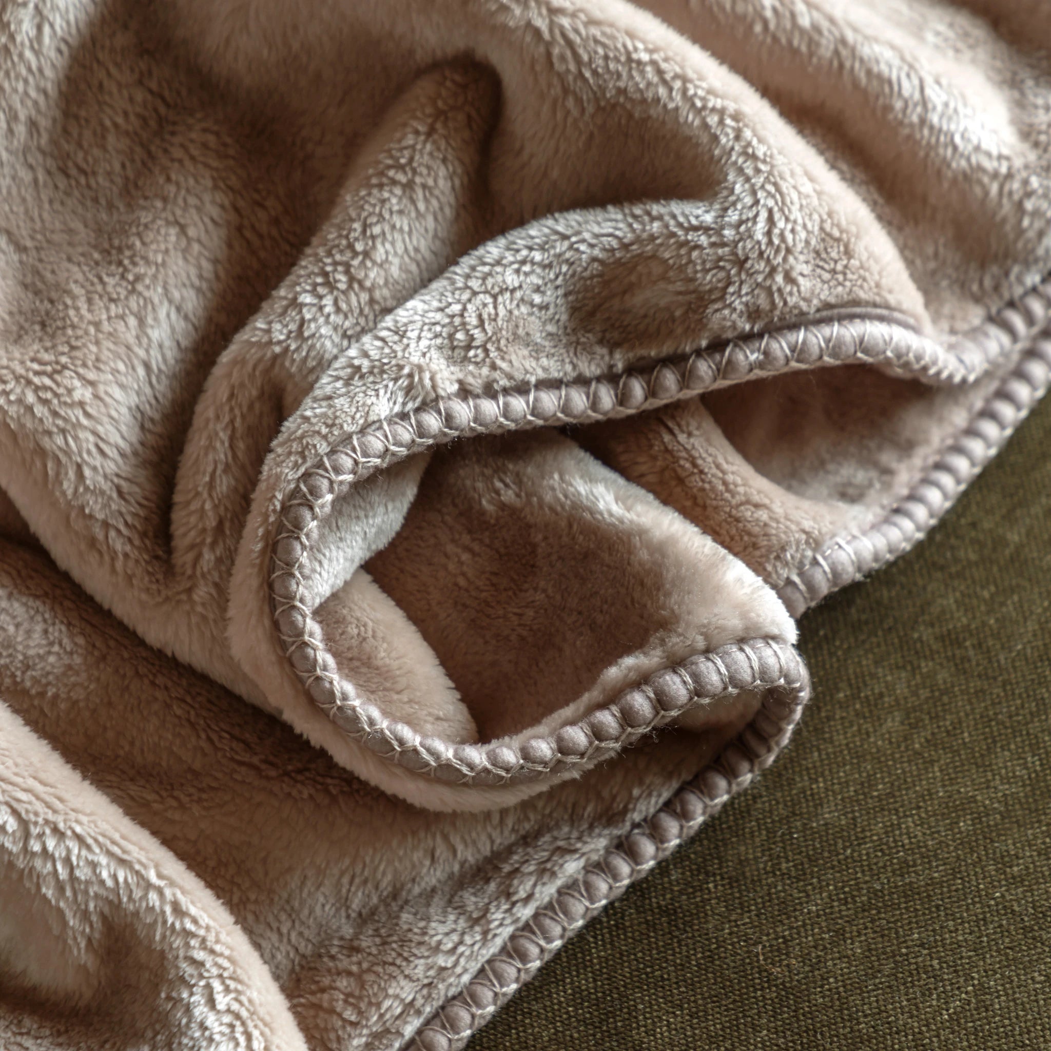 Aldervale Toasty Fleece Taupe Throw